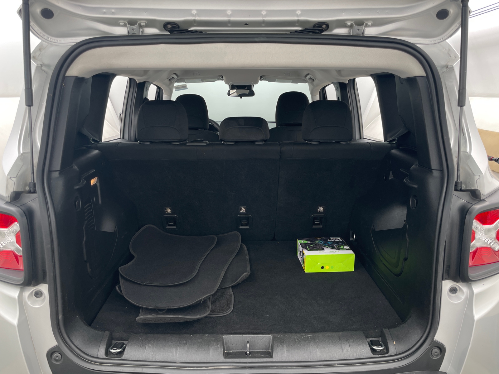 Thumbnail: 2021 Jeep Renegade - 7