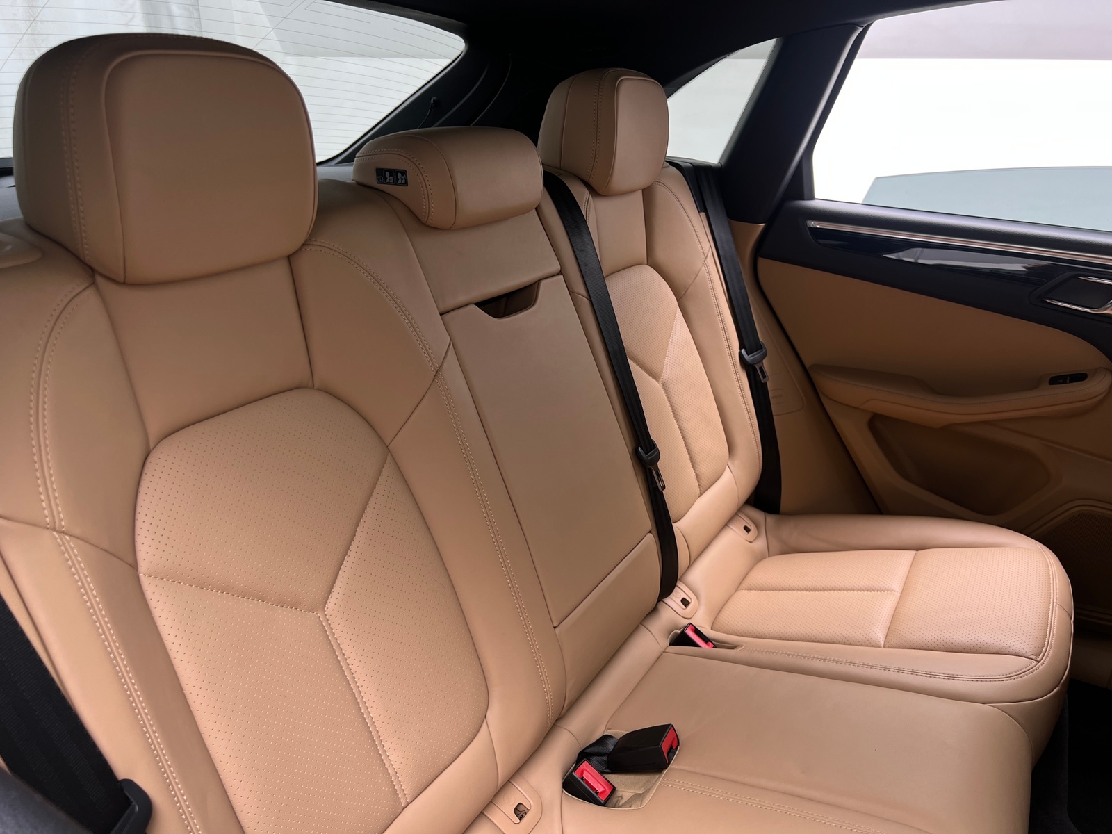 Thumbnail: 2017 Porsche Macan - 5
