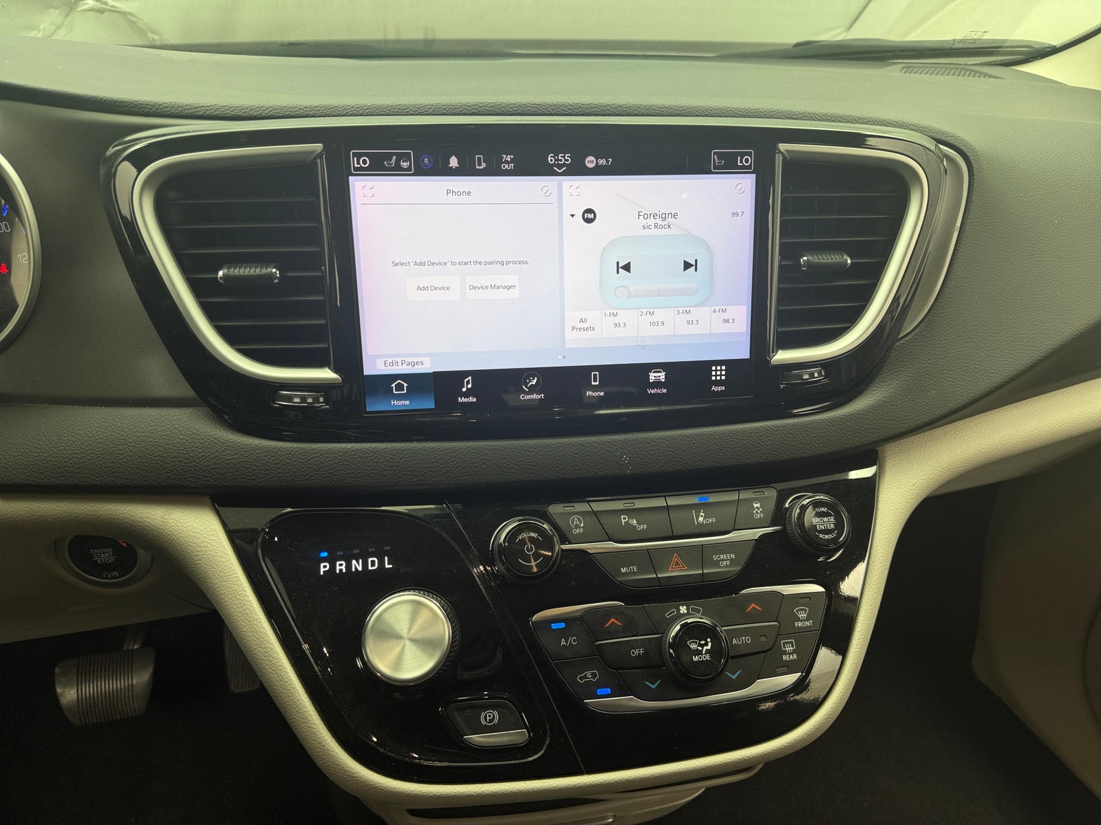 Thumbnail: 2024 Chrysler Pacifica - 3