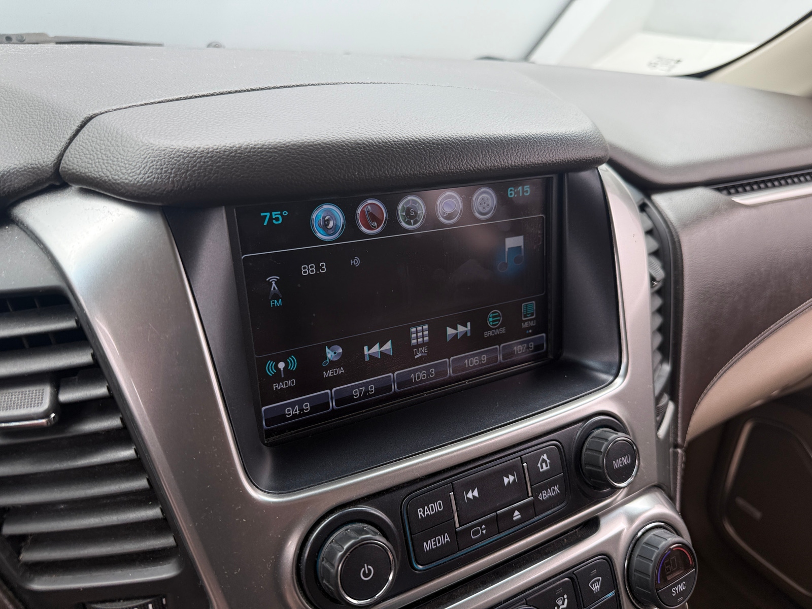Thumbnail: 2019 Chevrolet Suburban - 3