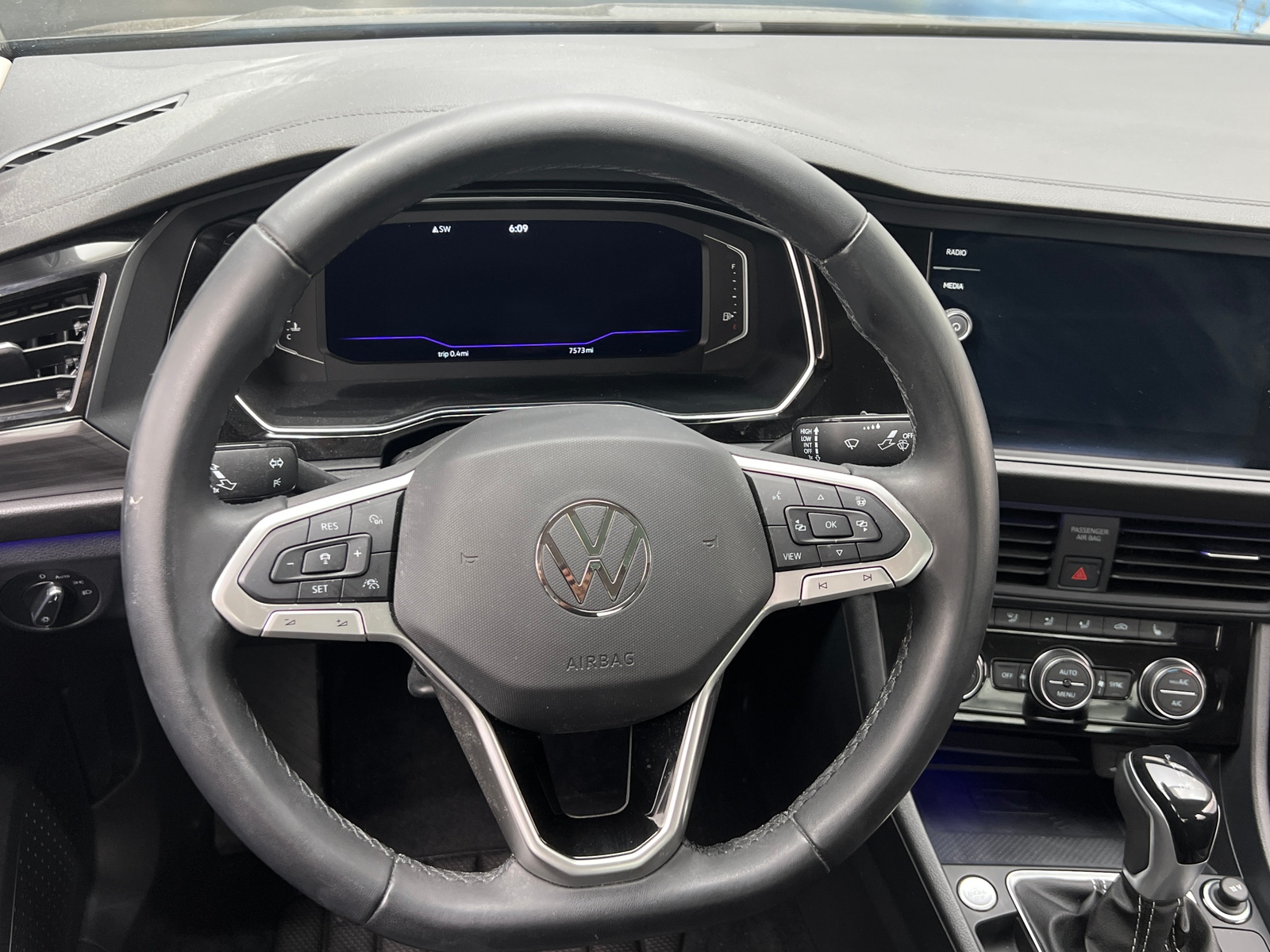 Thumbnail: 2022 Volkswagen Jetta - 4
