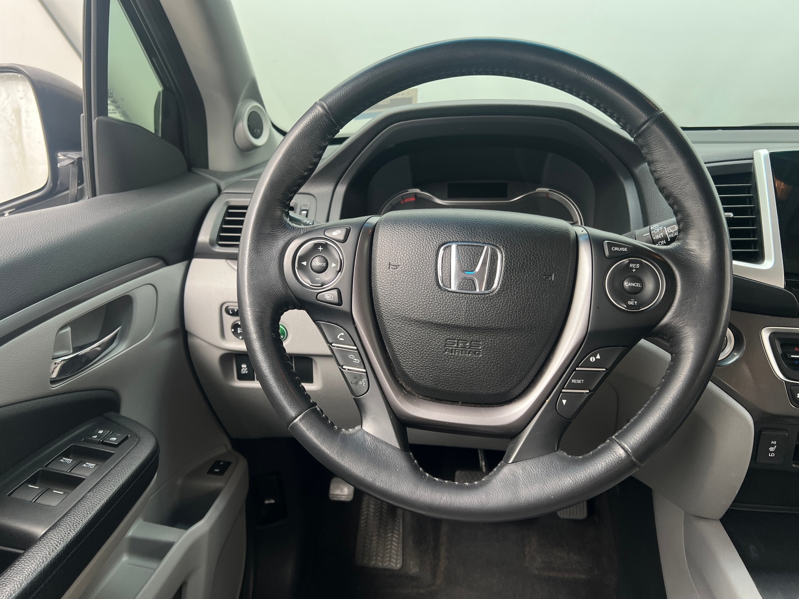 Thumbnail: 2017 Honda Pilot - 4