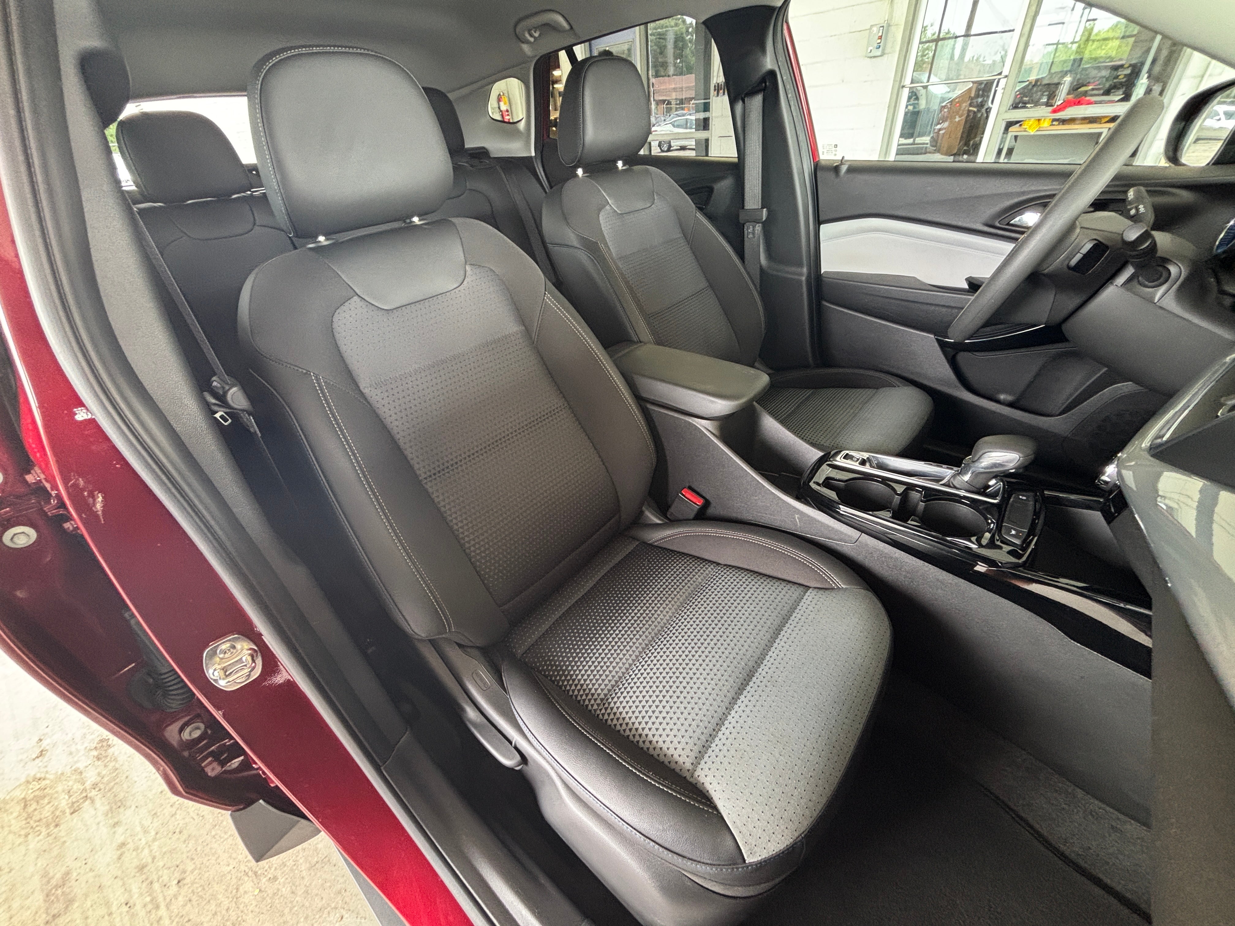 Thumbnail: 2025 Chevrolet Trax - 2