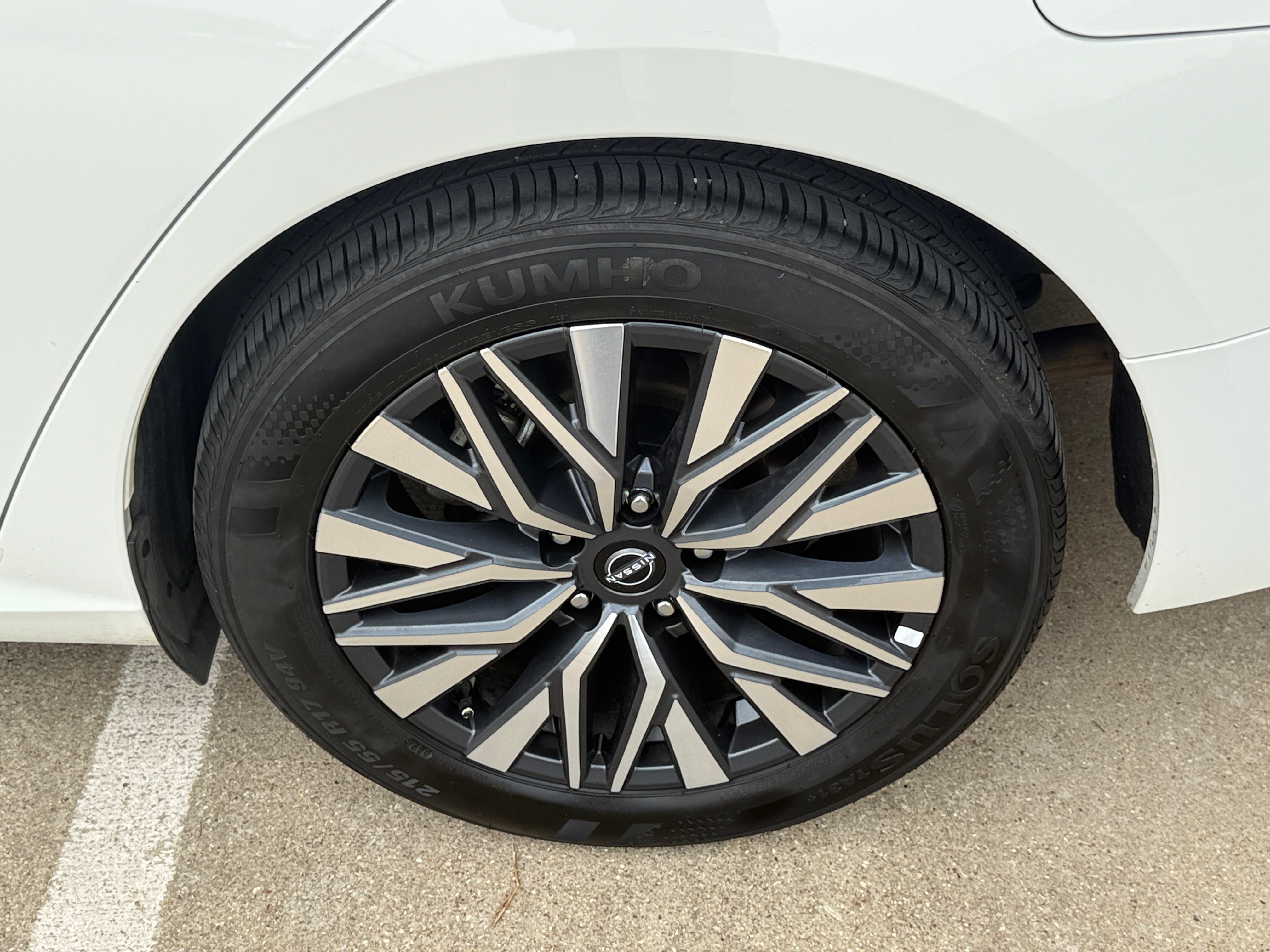 2025 Nissan Altima SV - Photo 17