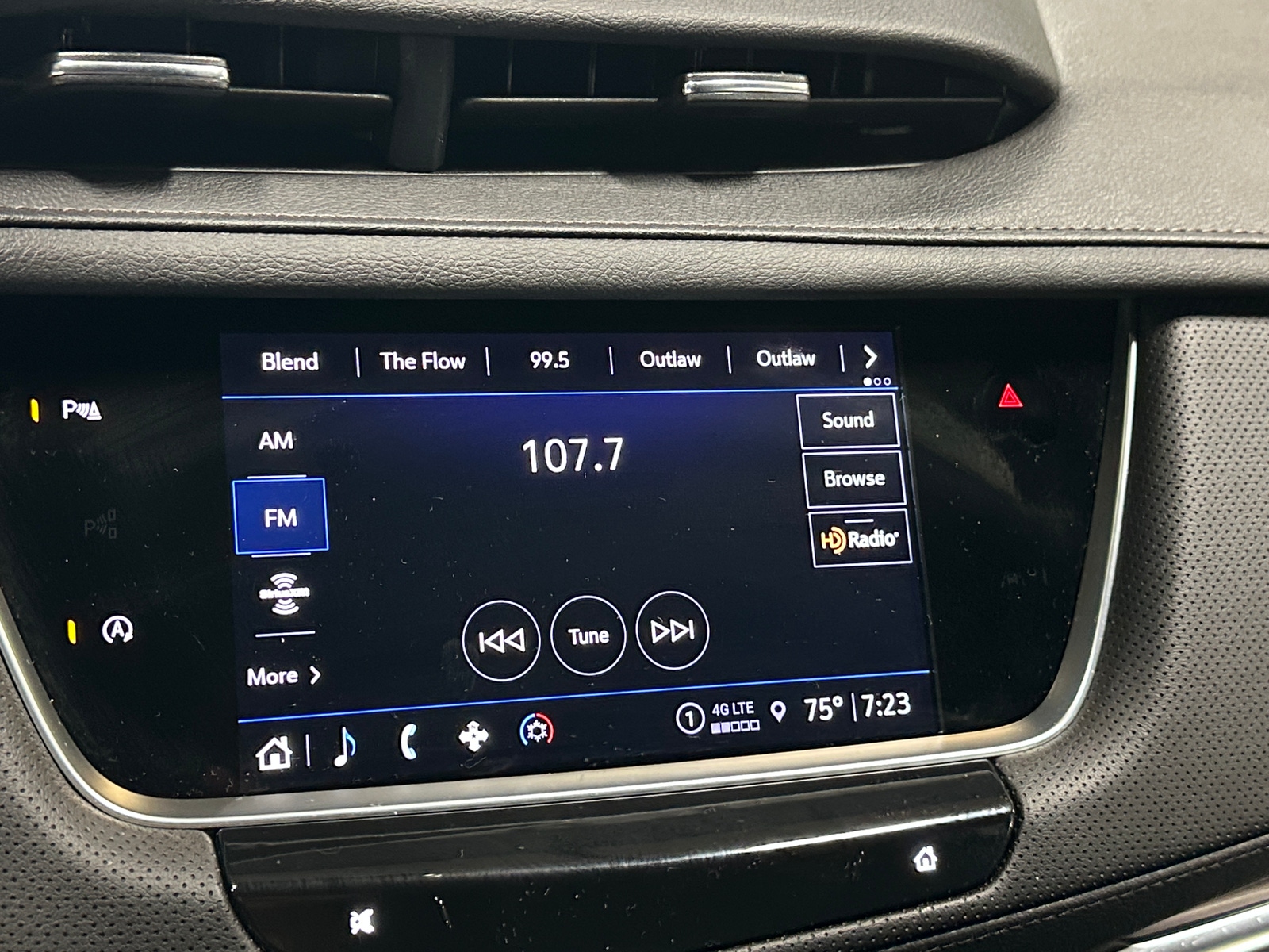 Thumbnail: 2025 Cadillac XT5 - 3