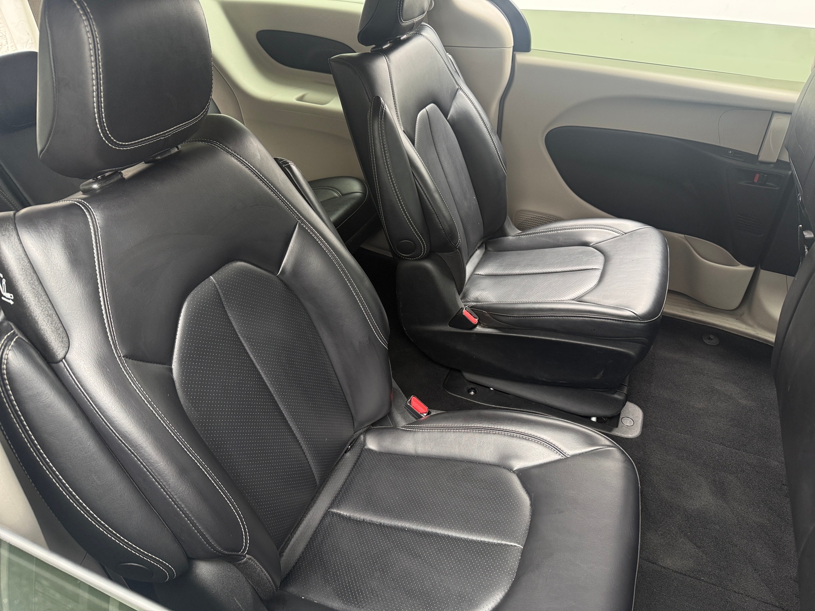 Thumbnail: 2023 Chrysler Pacifica - 5