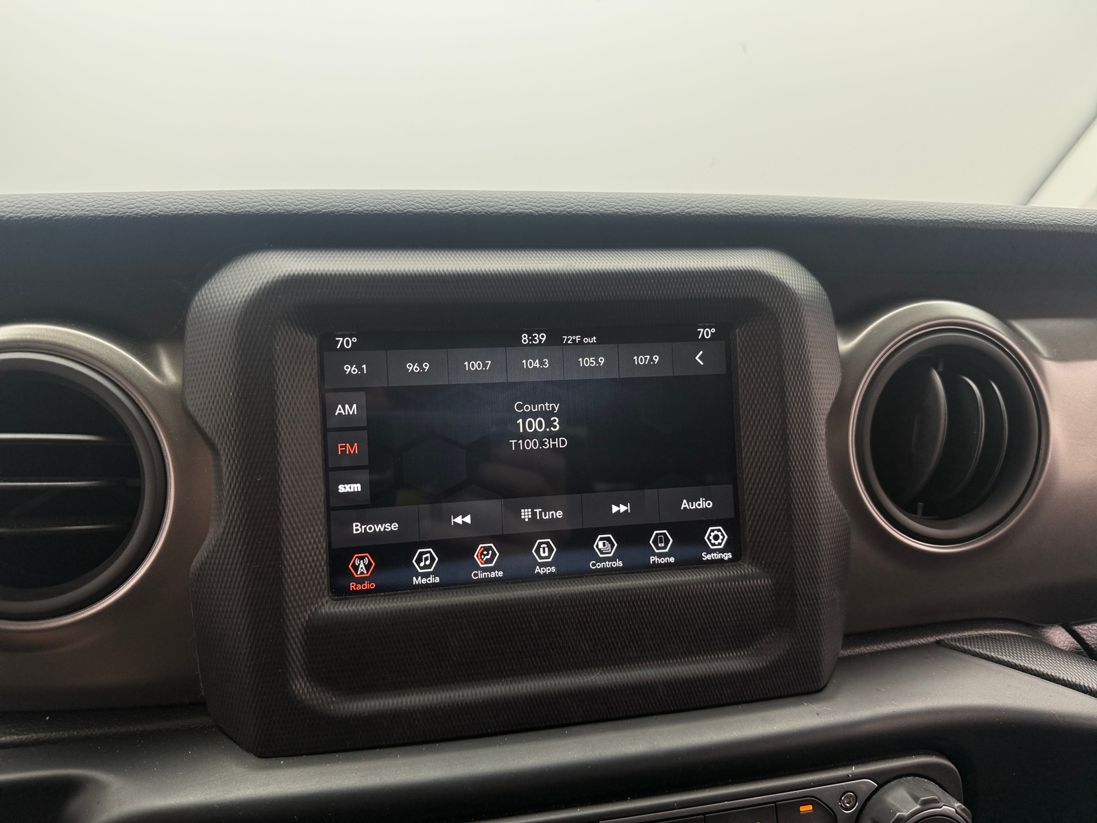 Thumbnail: 2023 Jeep Gladiator - 4