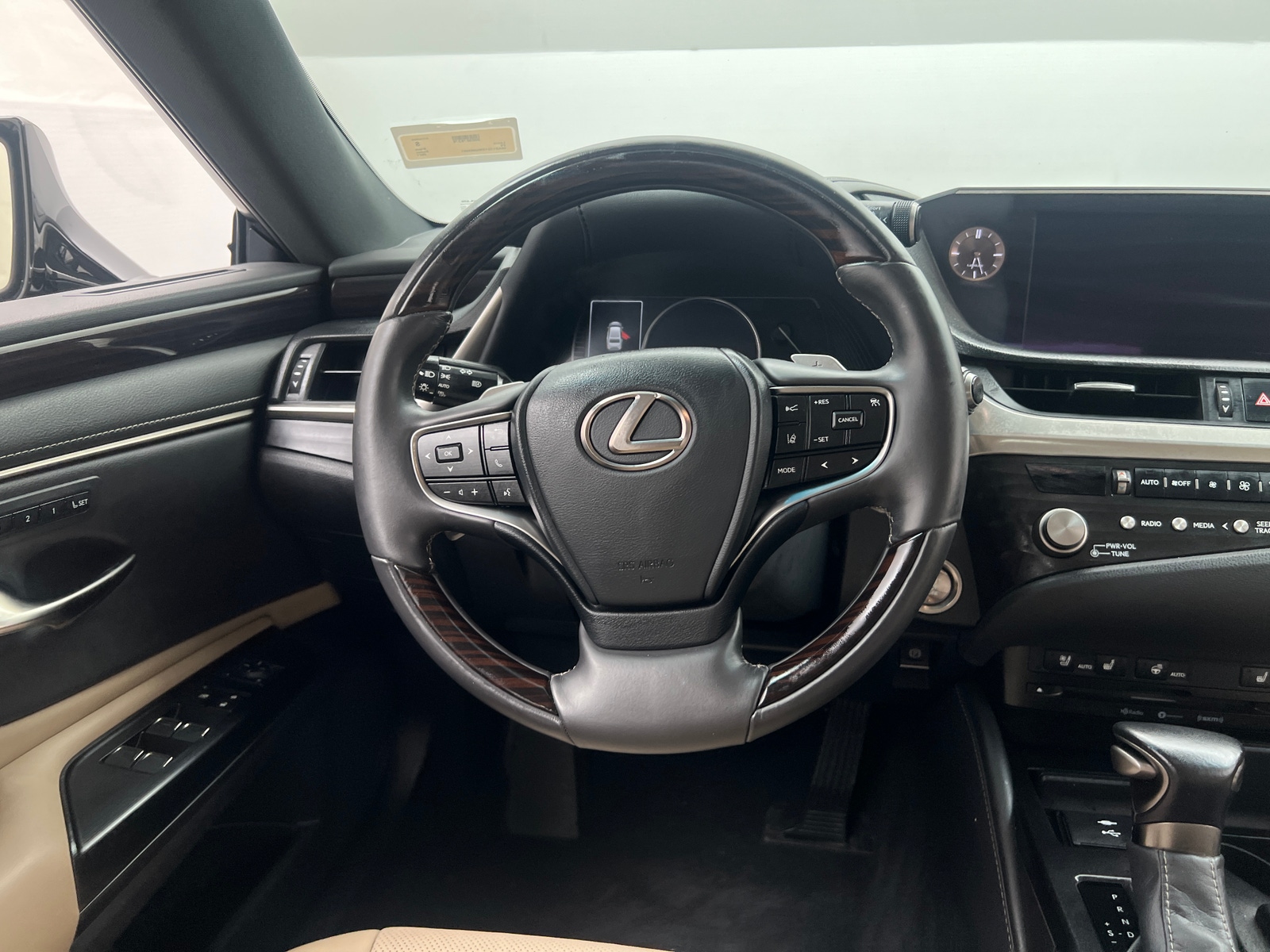 Thumbnail: 2021 Lexus ES - 4