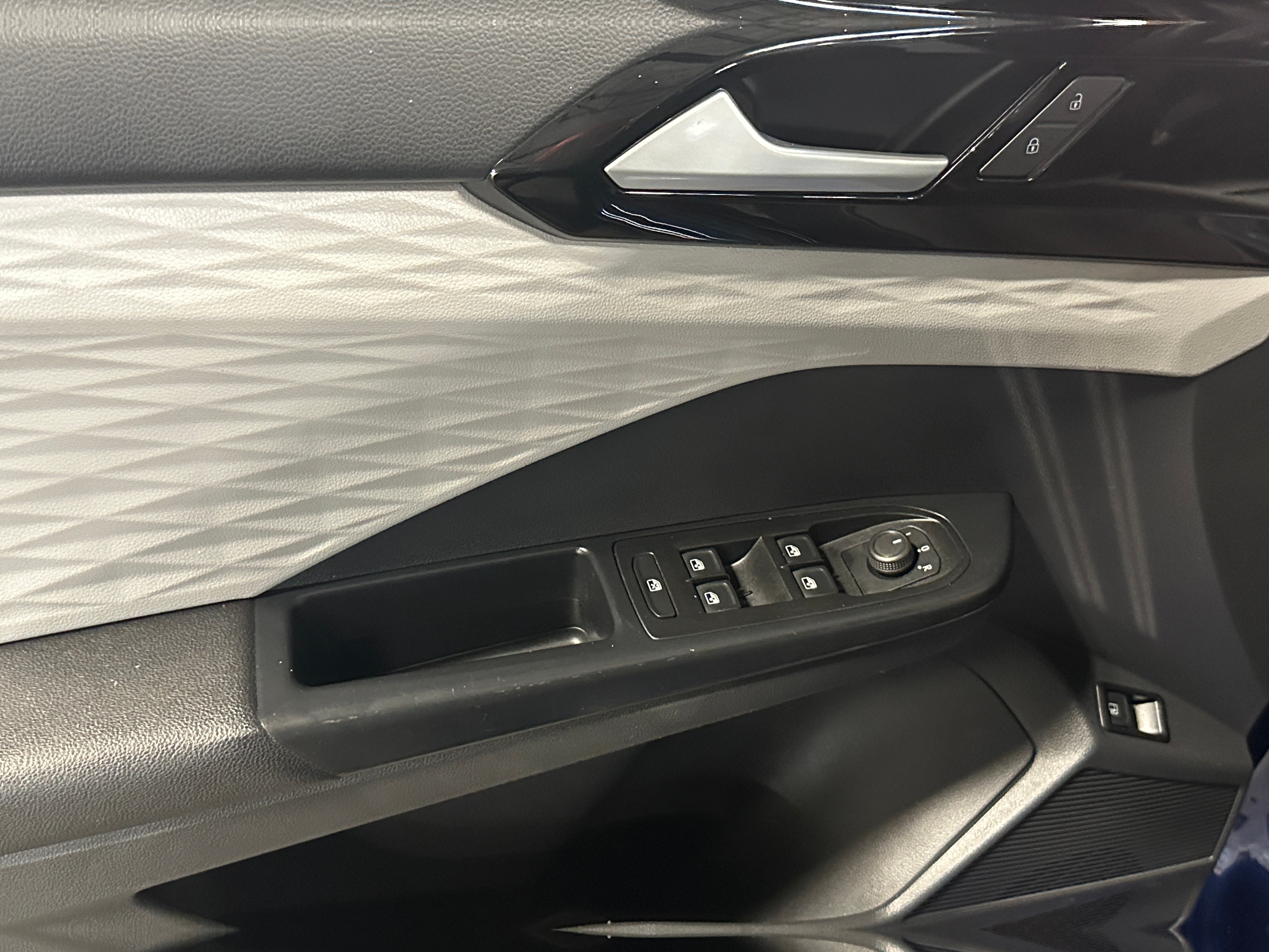 2023 Volkswagen Taos S - Photo 7