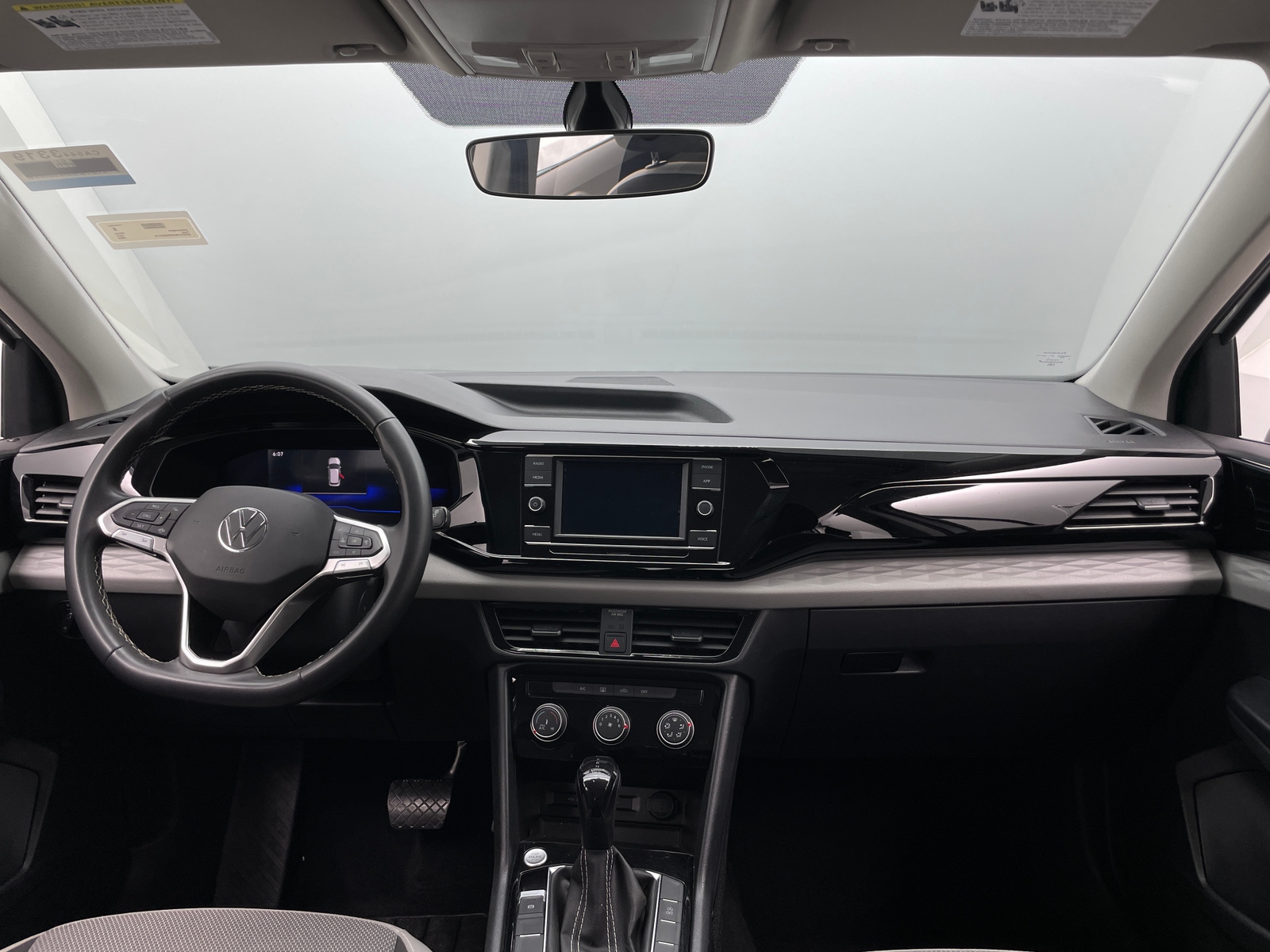 Thumbnail: 2023 Volkswagen Taos - 3