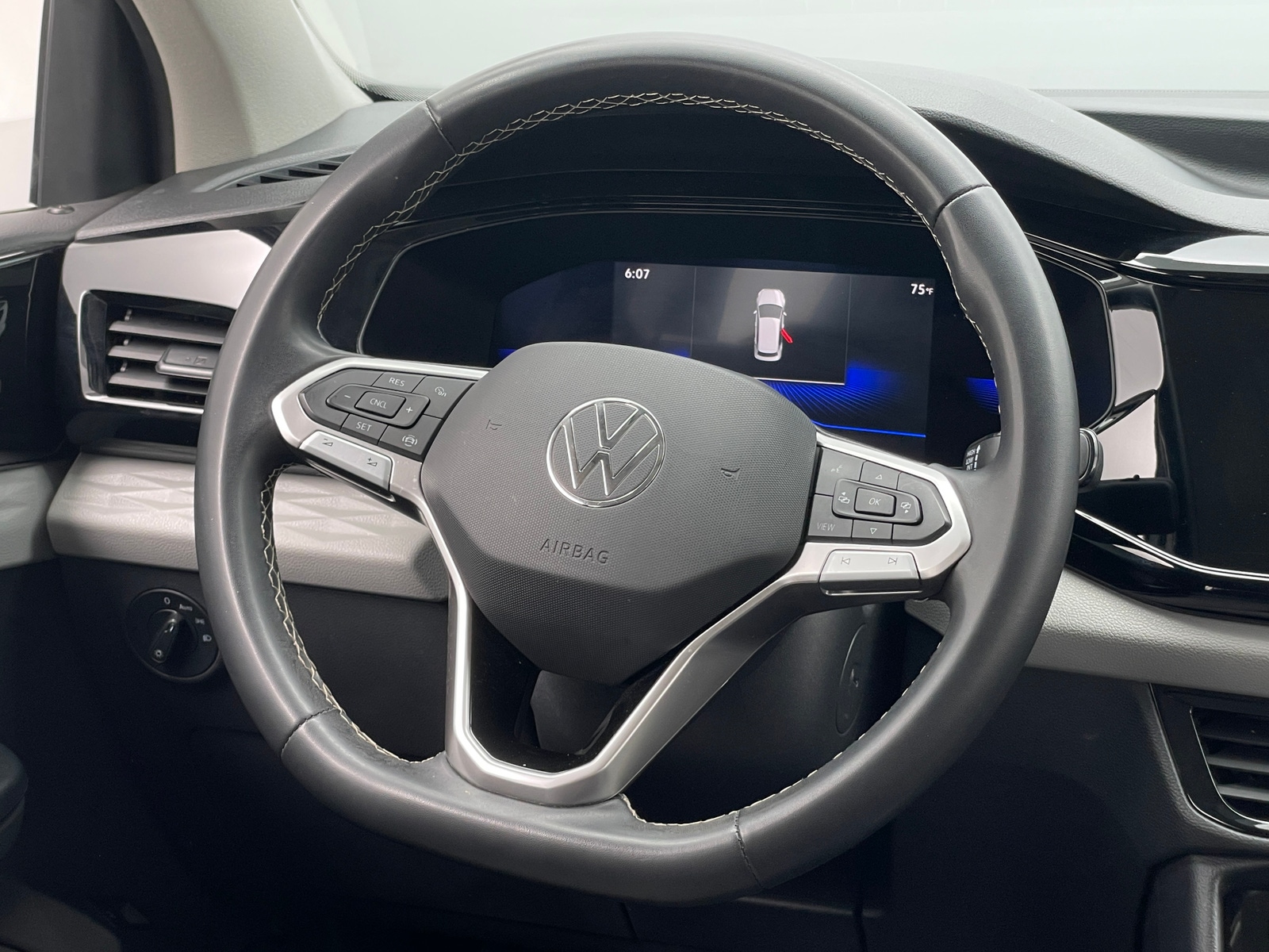 Thumbnail: 2023 Volkswagen Taos - 5