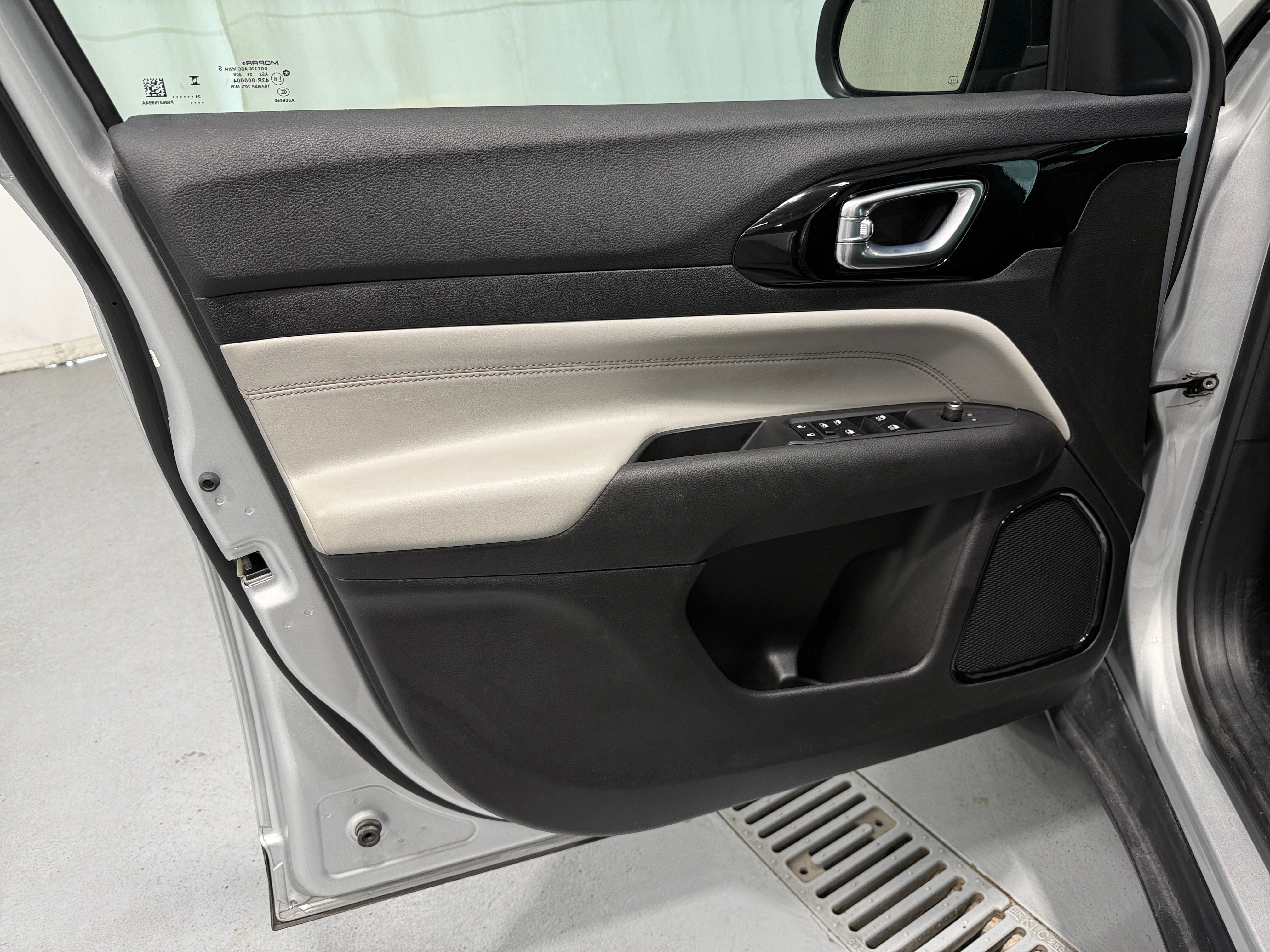 2025 Jeep Compass Limited - Photo 2