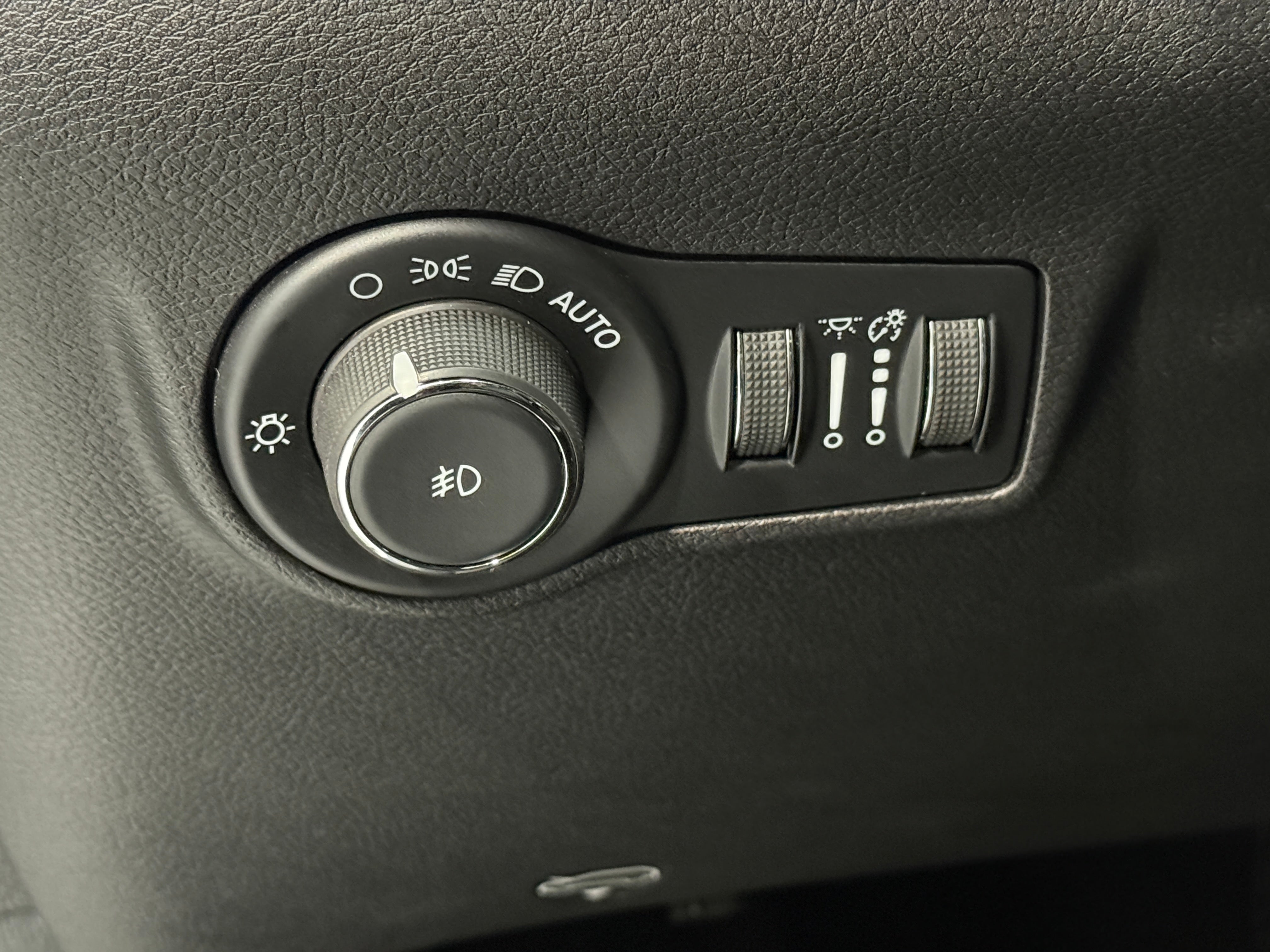 2025 Jeep Compass Limited - Photo 11