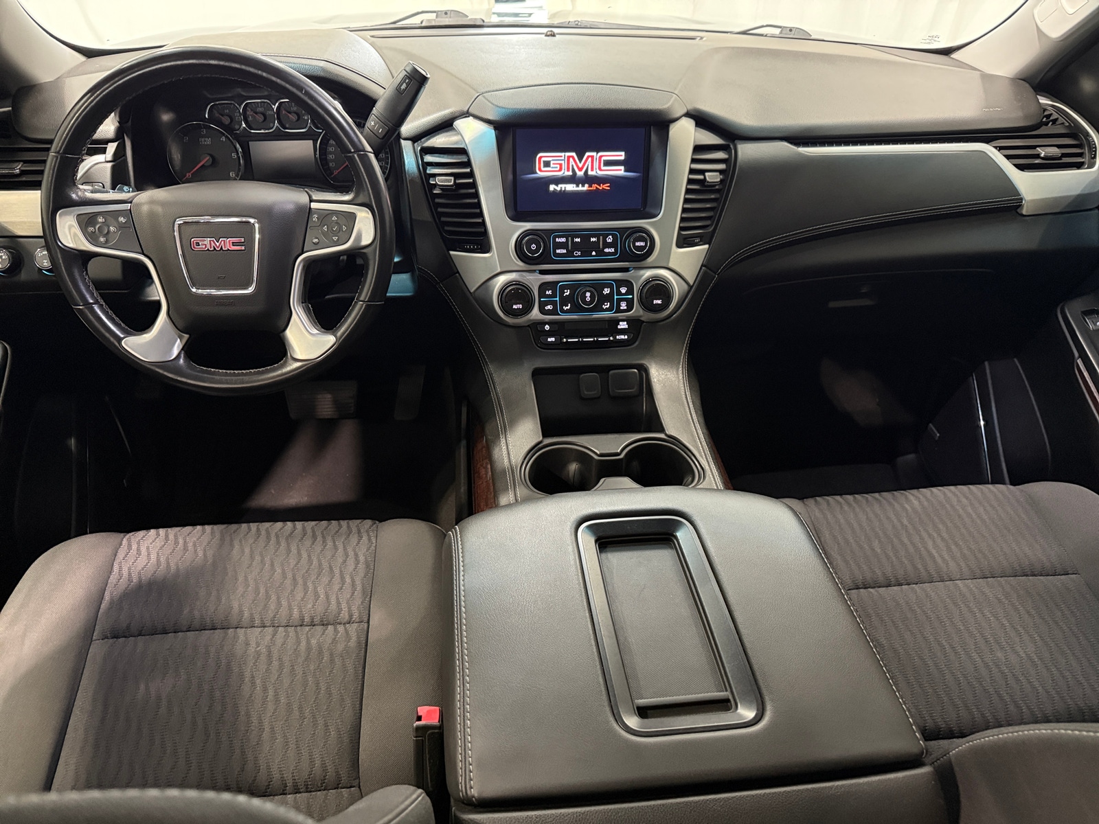 Thumbnail: 2020 GMC Yukon XL - 3