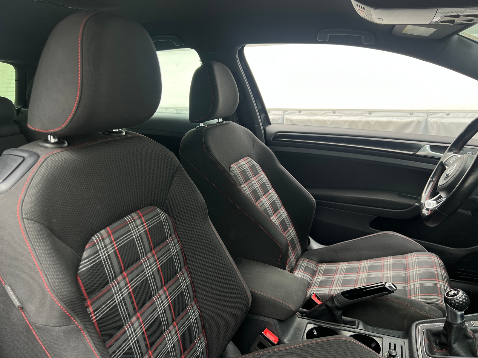 Thumbnail: 2016 Volkswagen Golf - 2