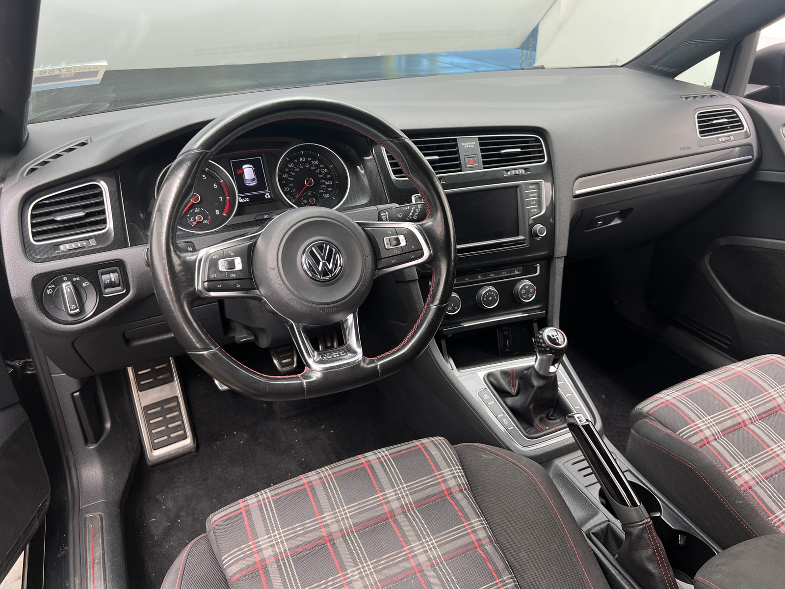 Thumbnail: 2016 Volkswagen Golf - 3
