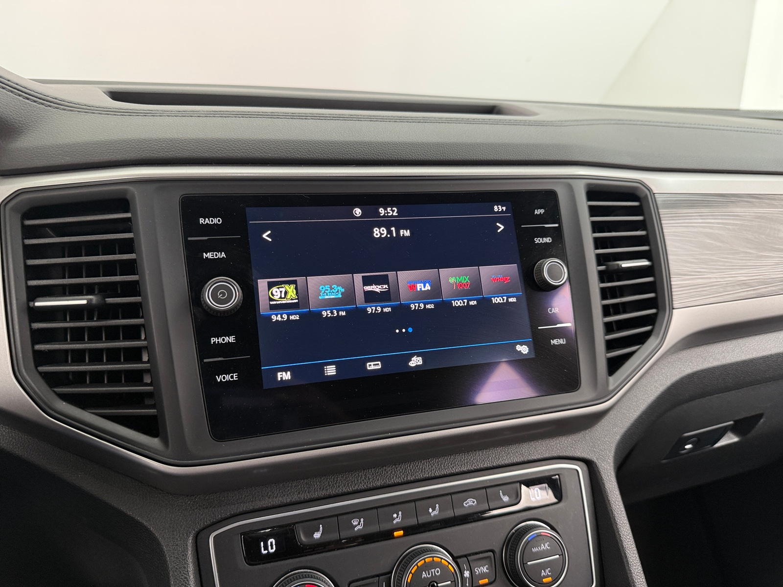 Thumbnail: 2020 Volkswagen Atlas - 3