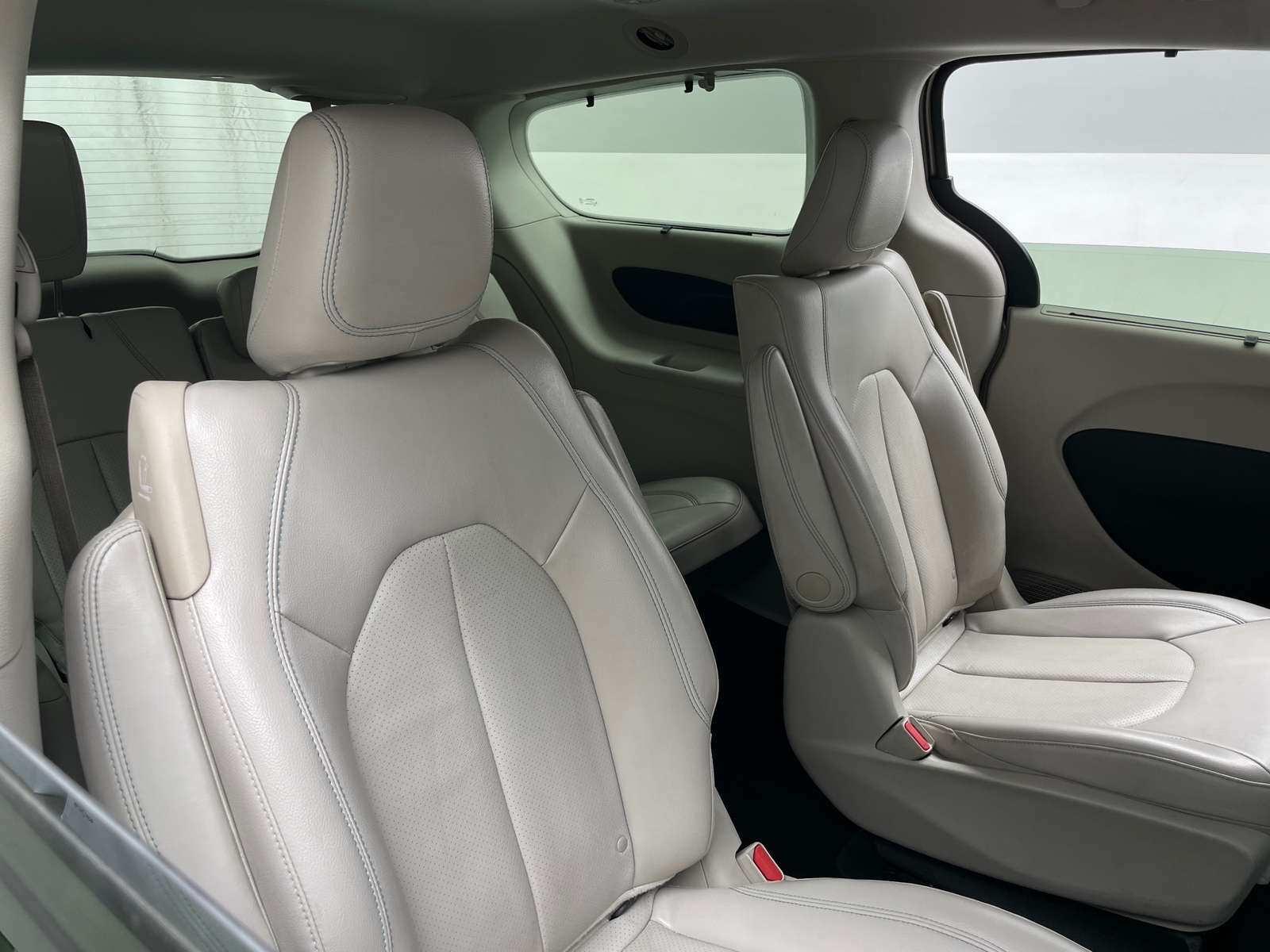 Thumbnail: 2018 Chrysler Pacifica - 5