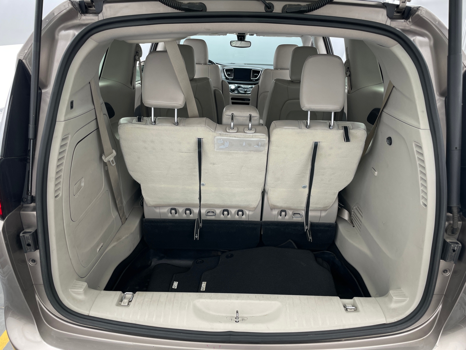 Thumbnail: 2018 Chrysler Pacifica - 6