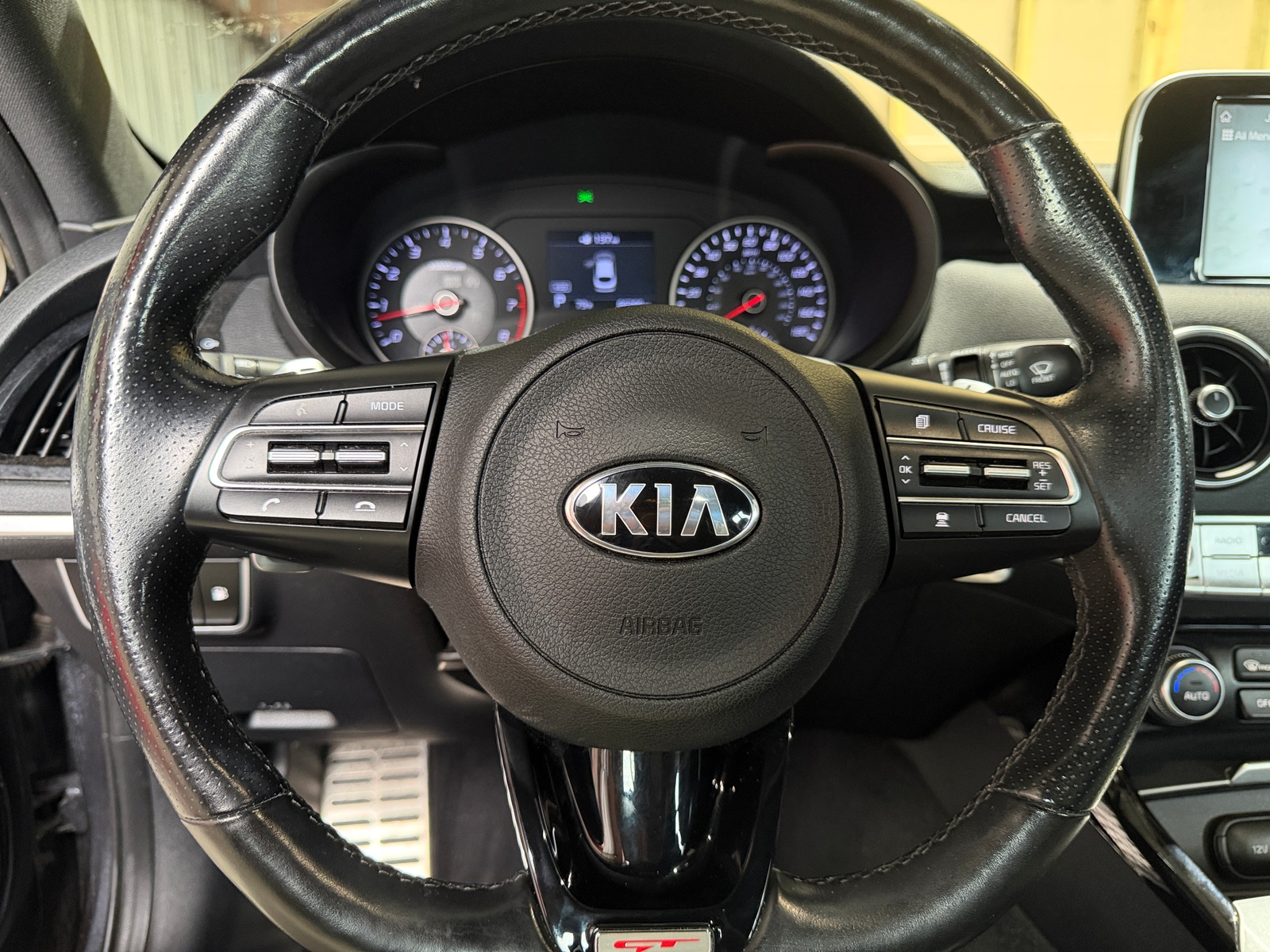 Thumbnail: 2018 Kia Stinger - 4