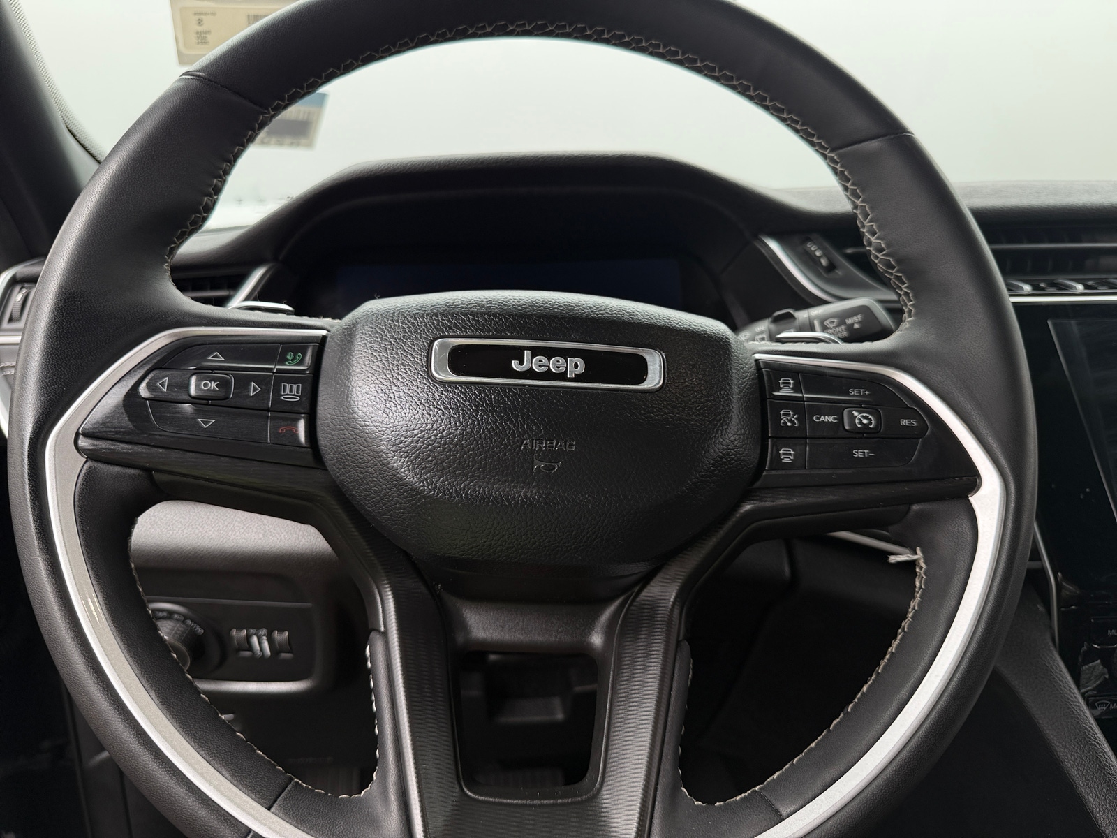 Thumbnail: 2024 Jeep Grand Cherokee - 4