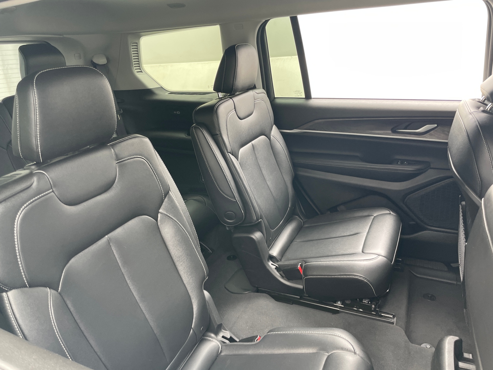 Thumbnail: 2023 Jeep Grand Cherokee L - 5