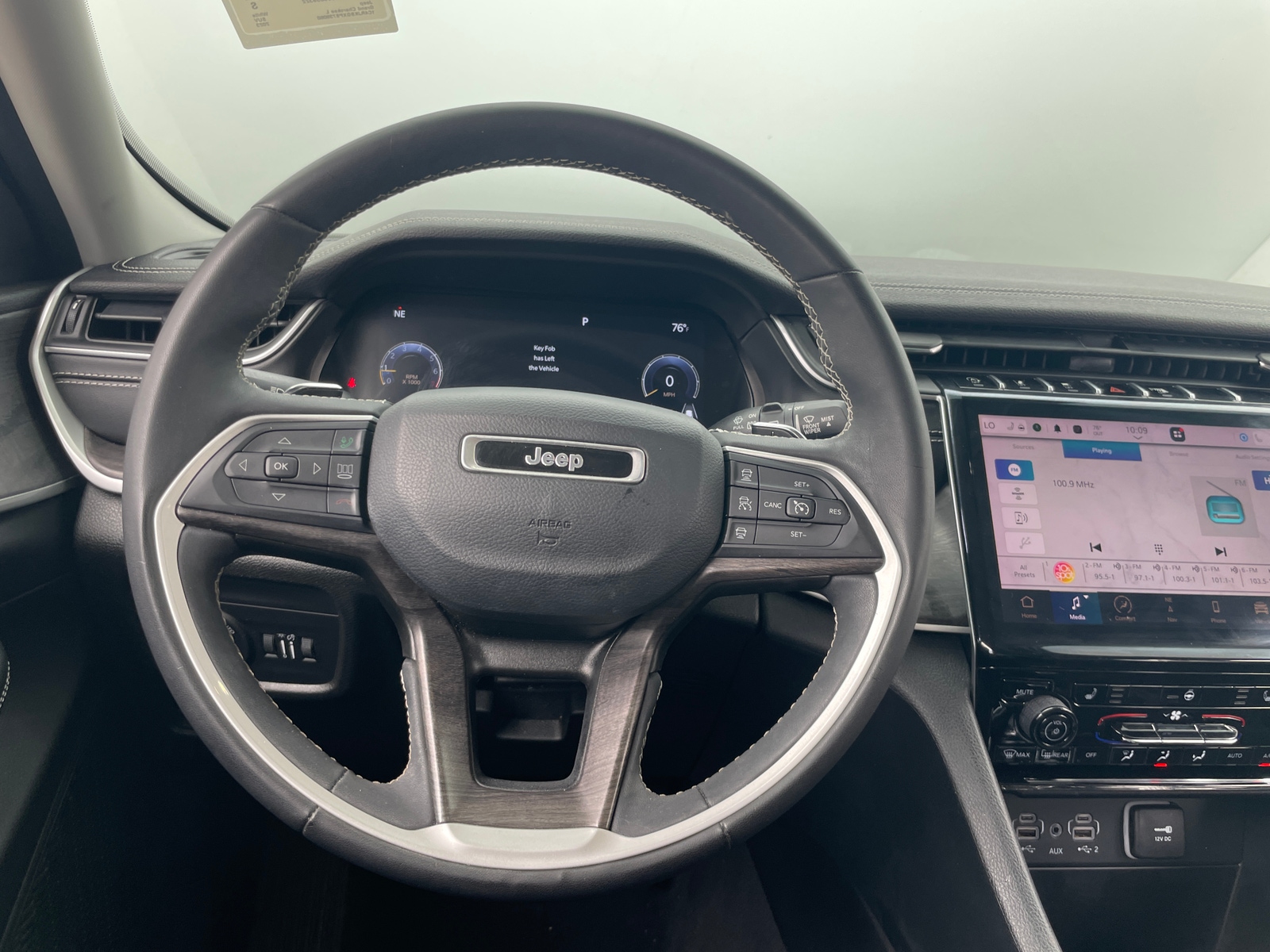 Thumbnail: 2023 Jeep Grand Cherokee L - 4