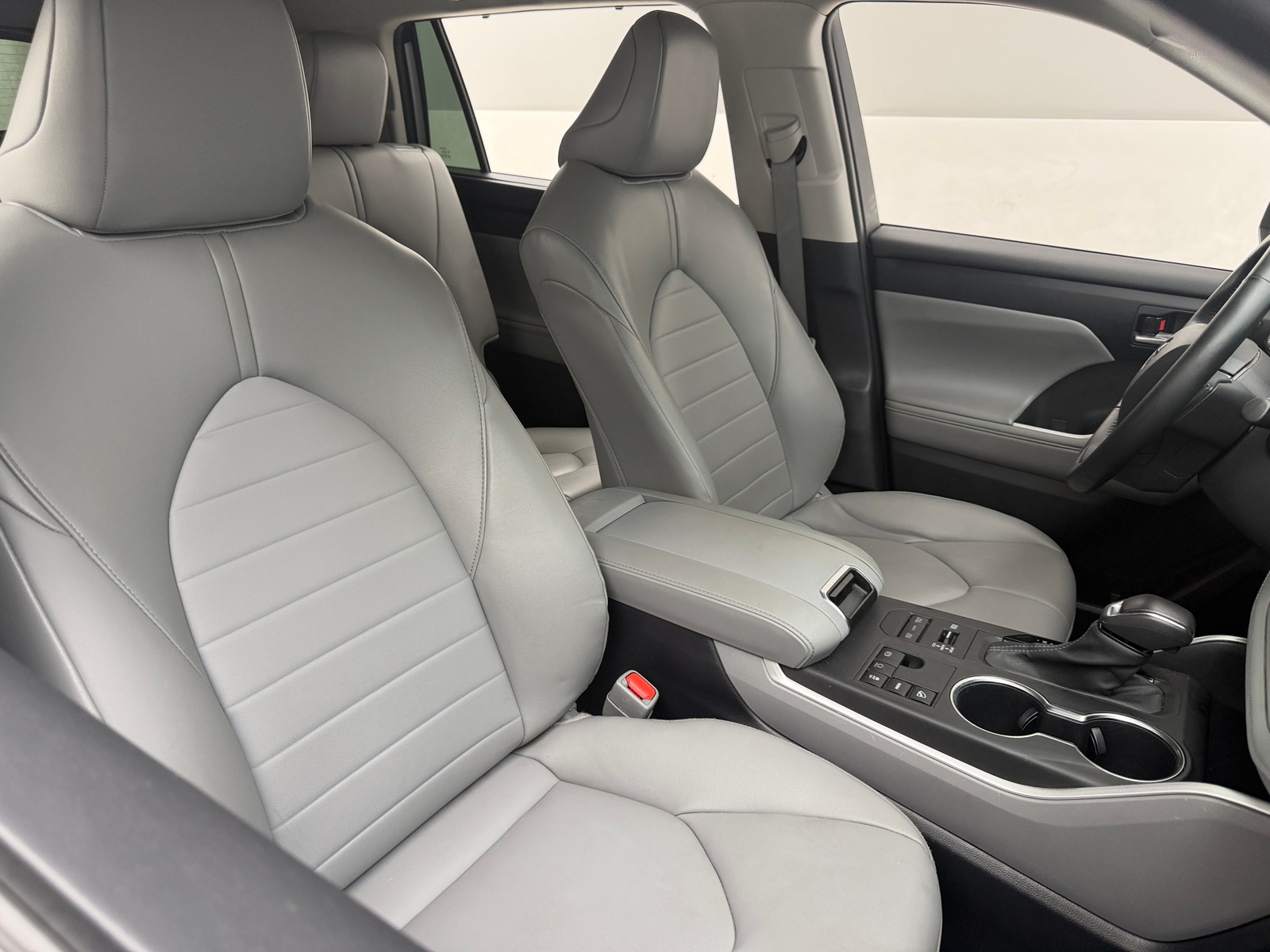 Thumbnail: 2023 Toyota Highlander - 2