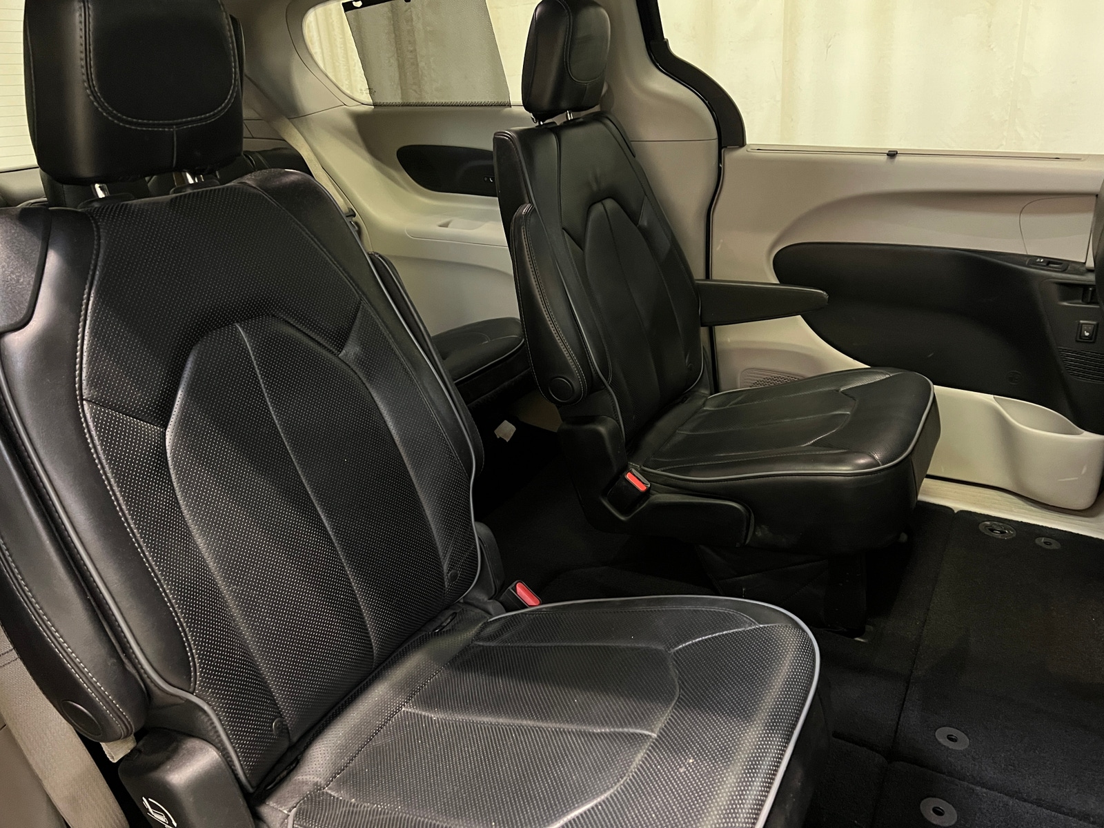 Thumbnail: 2018 Chrysler Pacifica - 5