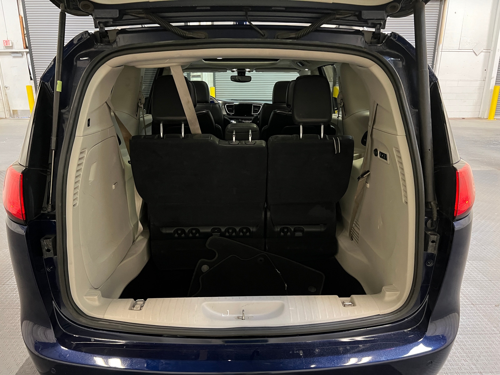 Thumbnail: 2018 Chrysler Pacifica - 6