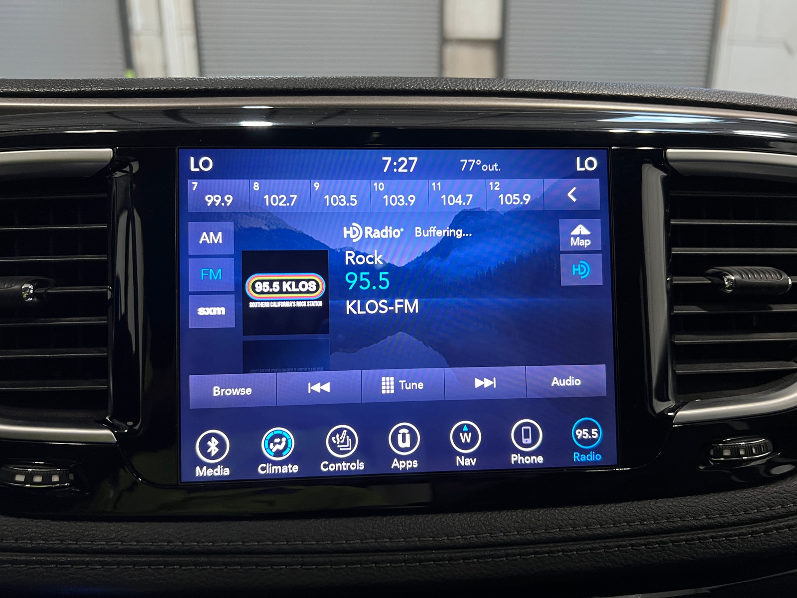 Thumbnail: 2018 Chrysler Pacifica - 3