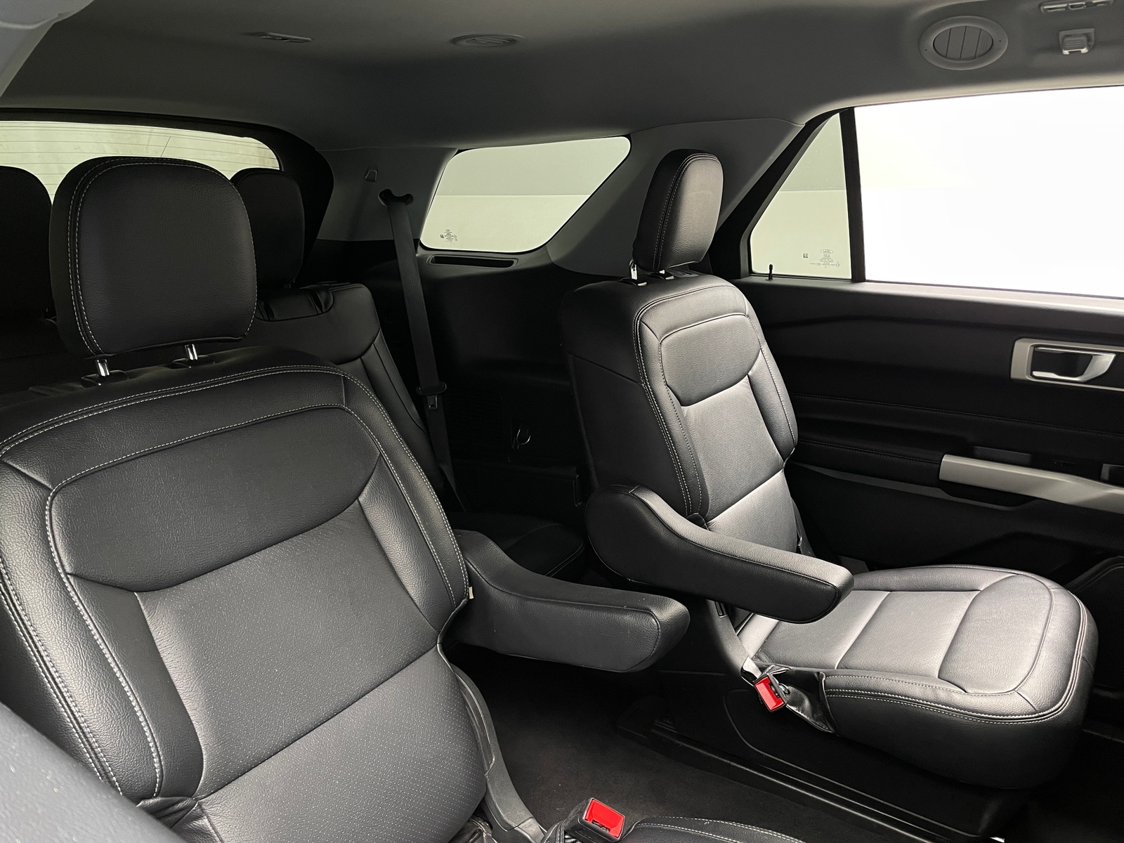 Thumbnail: 2022 Ford Explorer - 6