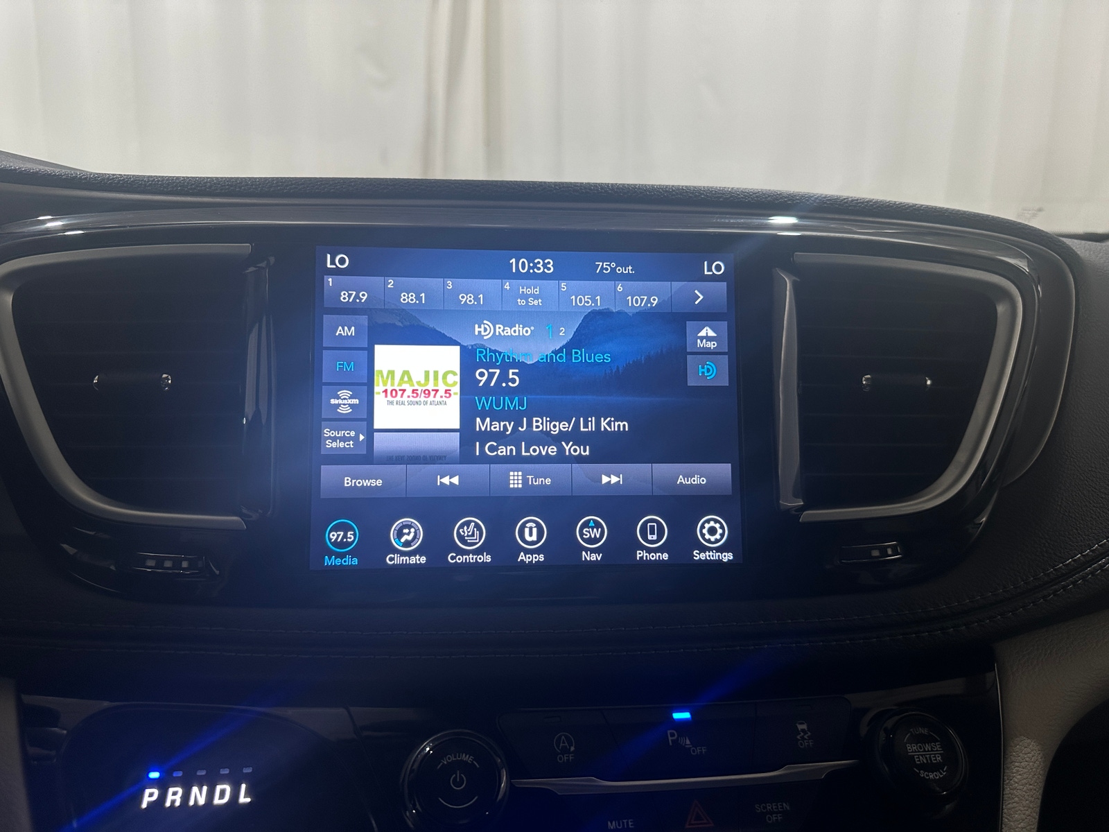 Thumbnail: 2018 Chrysler Pacifica - 3