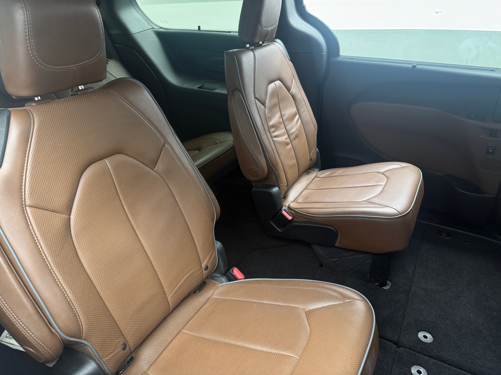 Thumbnail: 2018 Chrysler Pacifica - 5