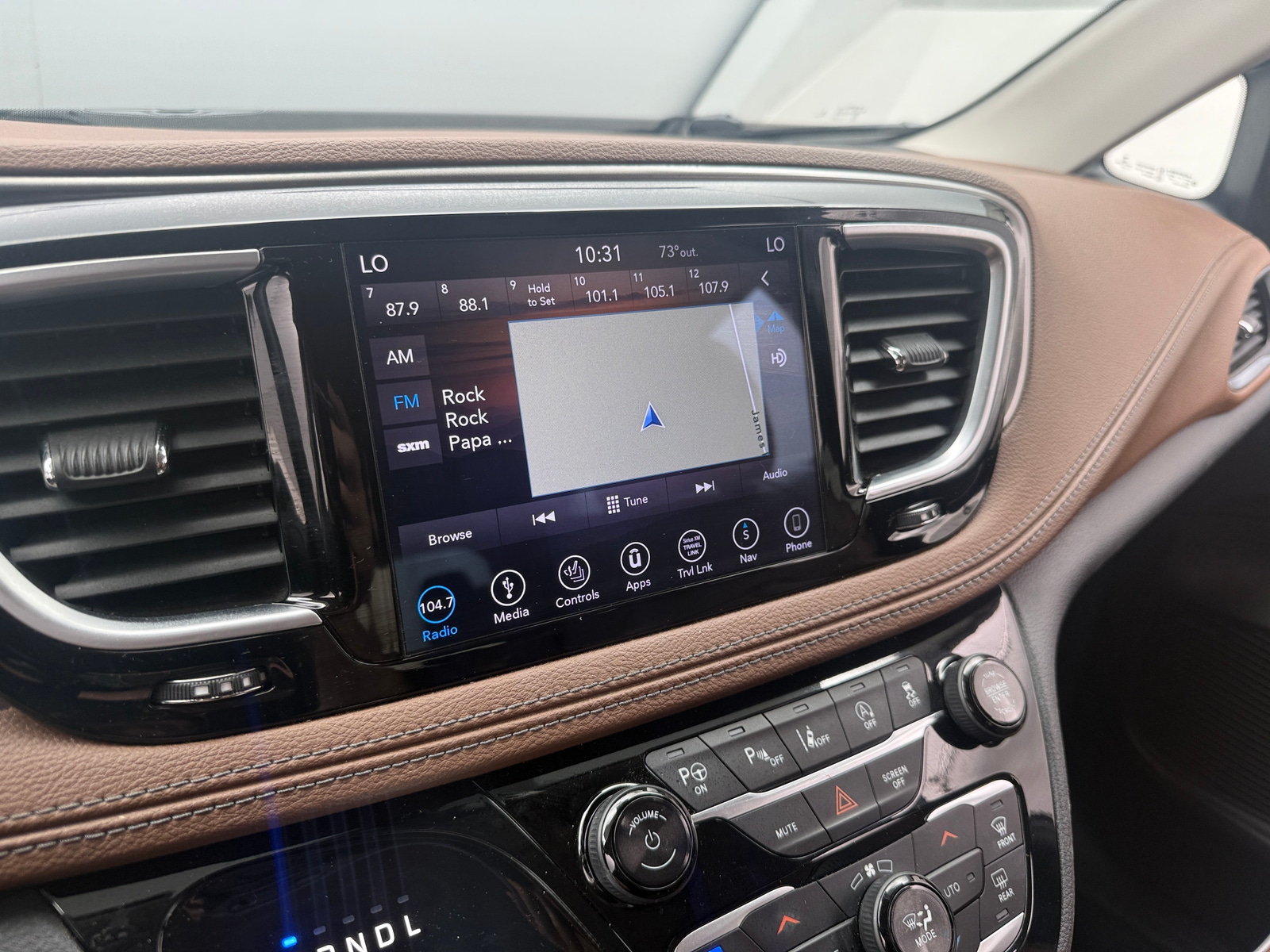 Thumbnail: 2018 Chrysler Pacifica - 3