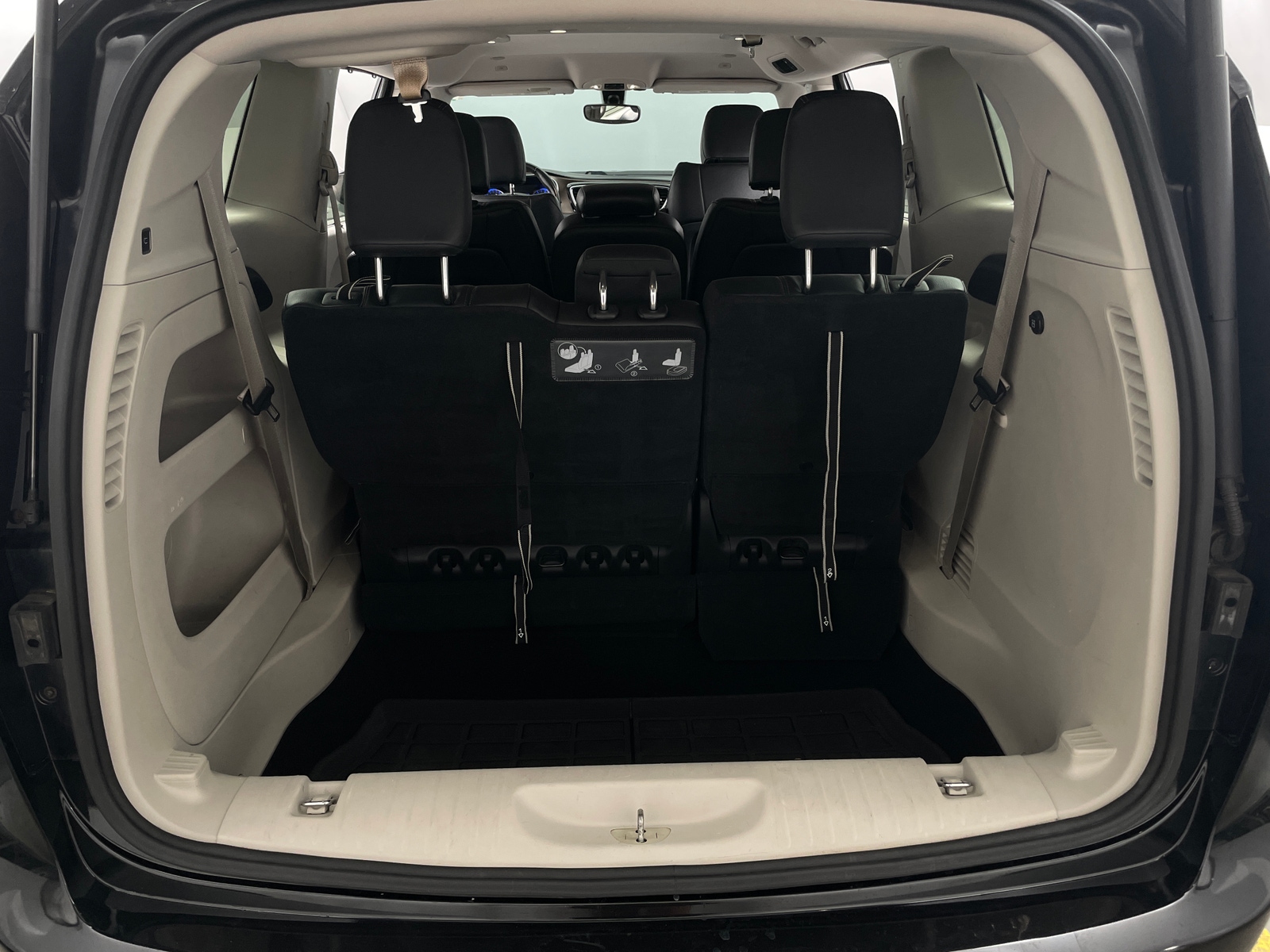 Thumbnail: 2019 Chrysler Pacifica - 6