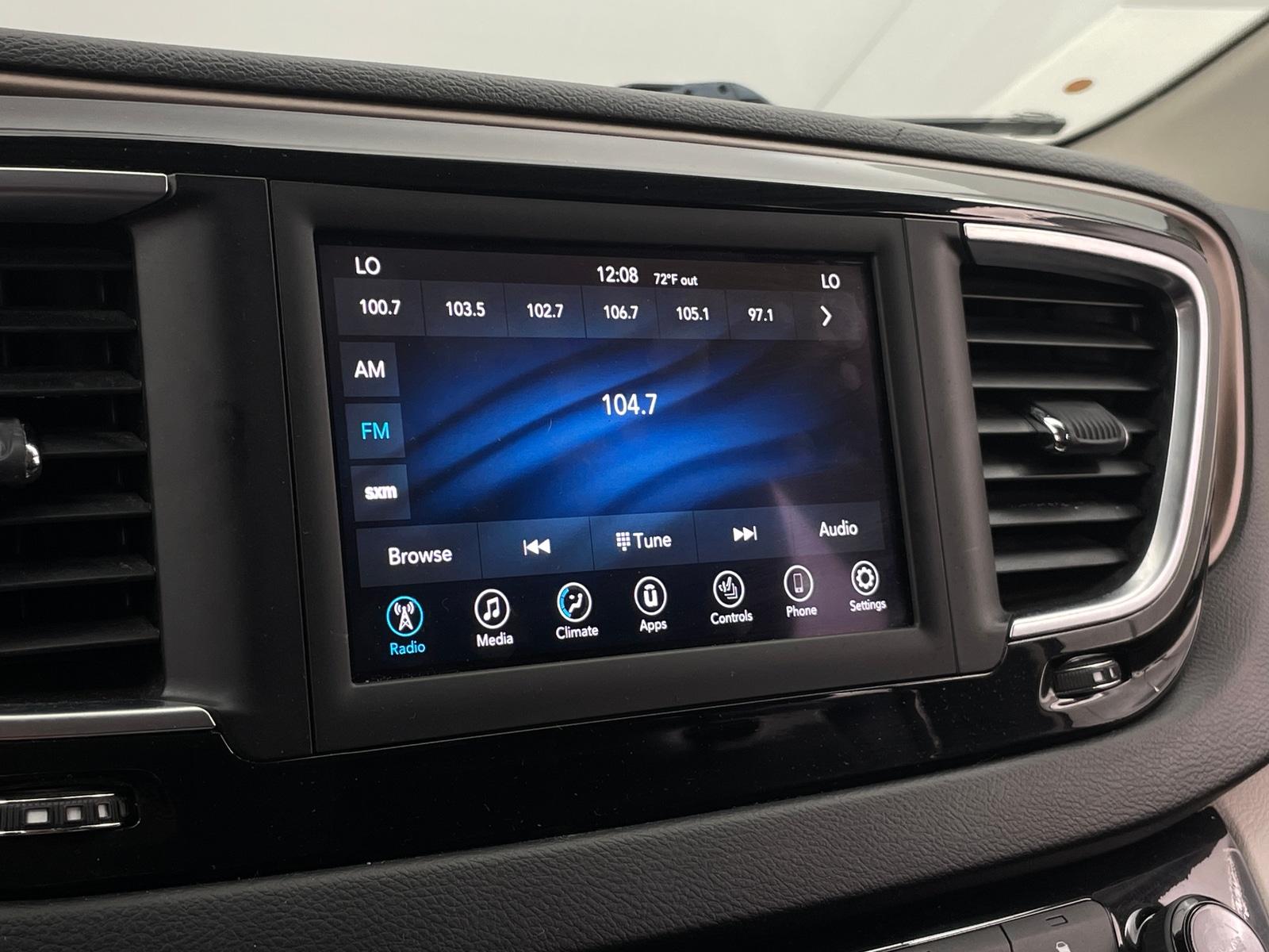 Thumbnail: 2019 Chrysler Pacifica - 3