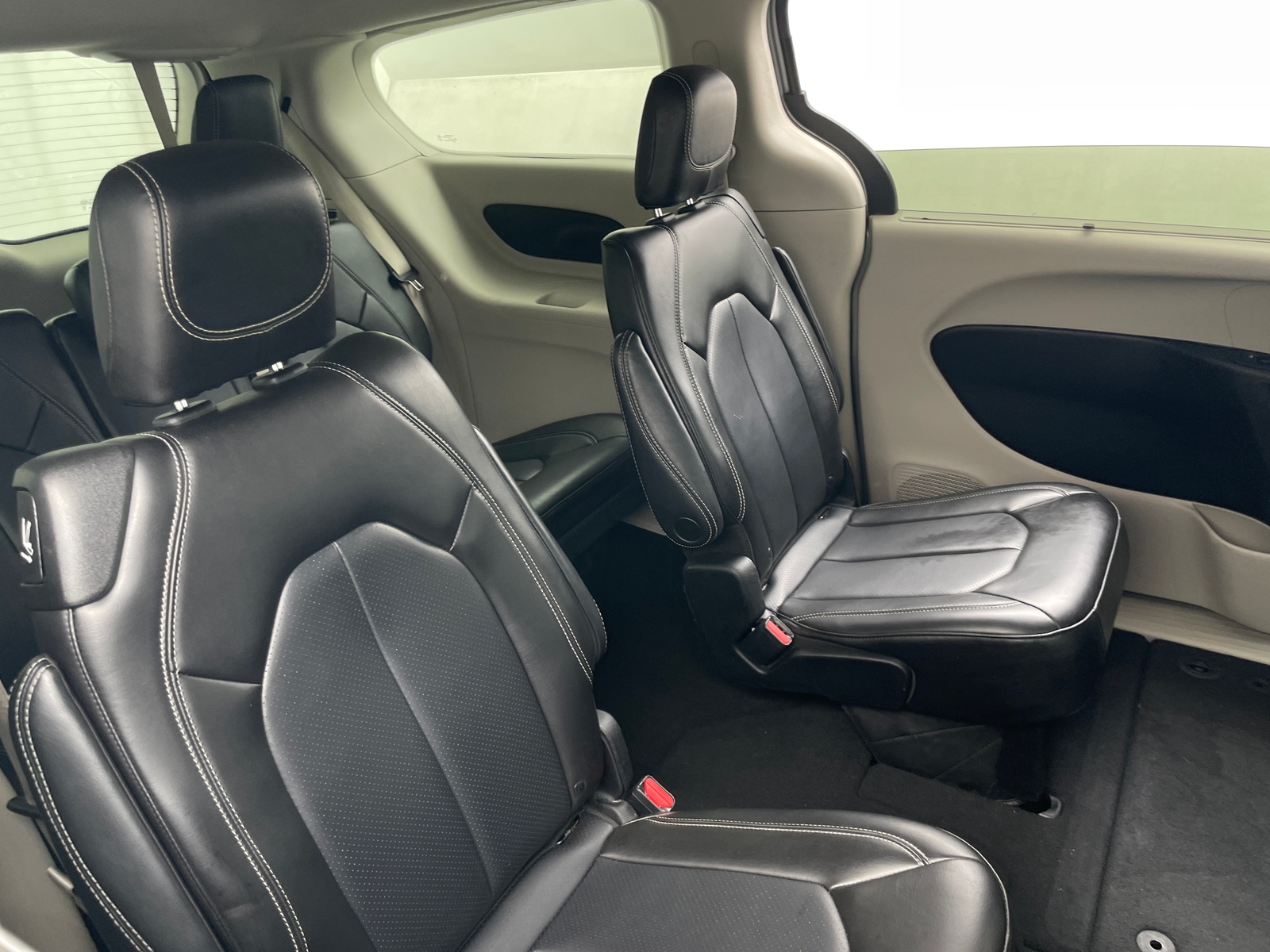Thumbnail: 2023 Chrysler Pacifica - 5