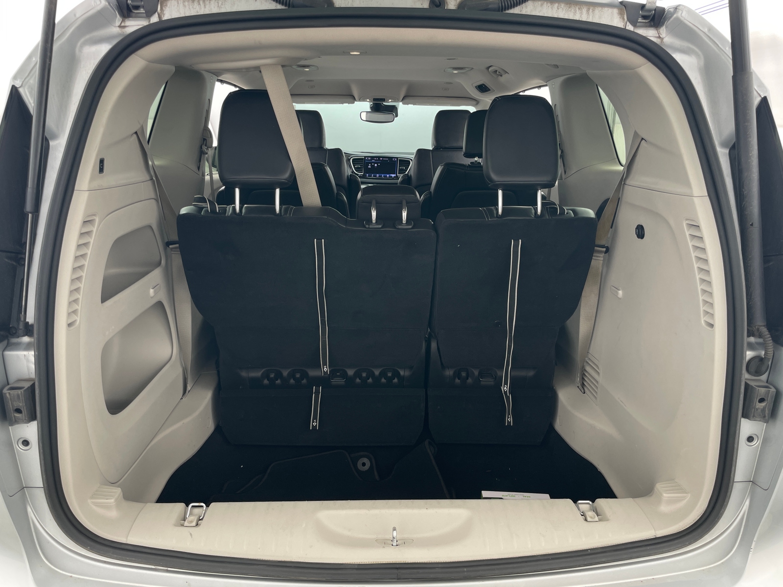Thumbnail: 2023 Chrysler Pacifica - 6