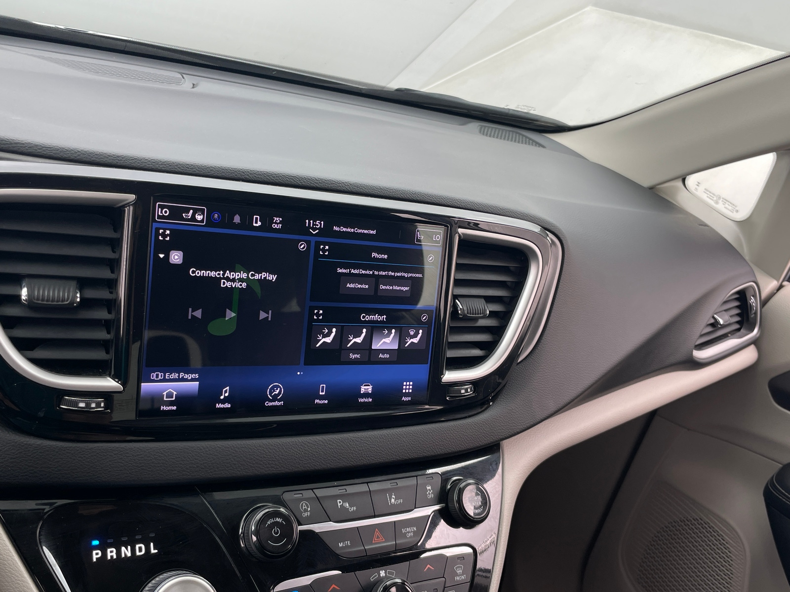 Thumbnail: 2023 Chrysler Pacifica - 3