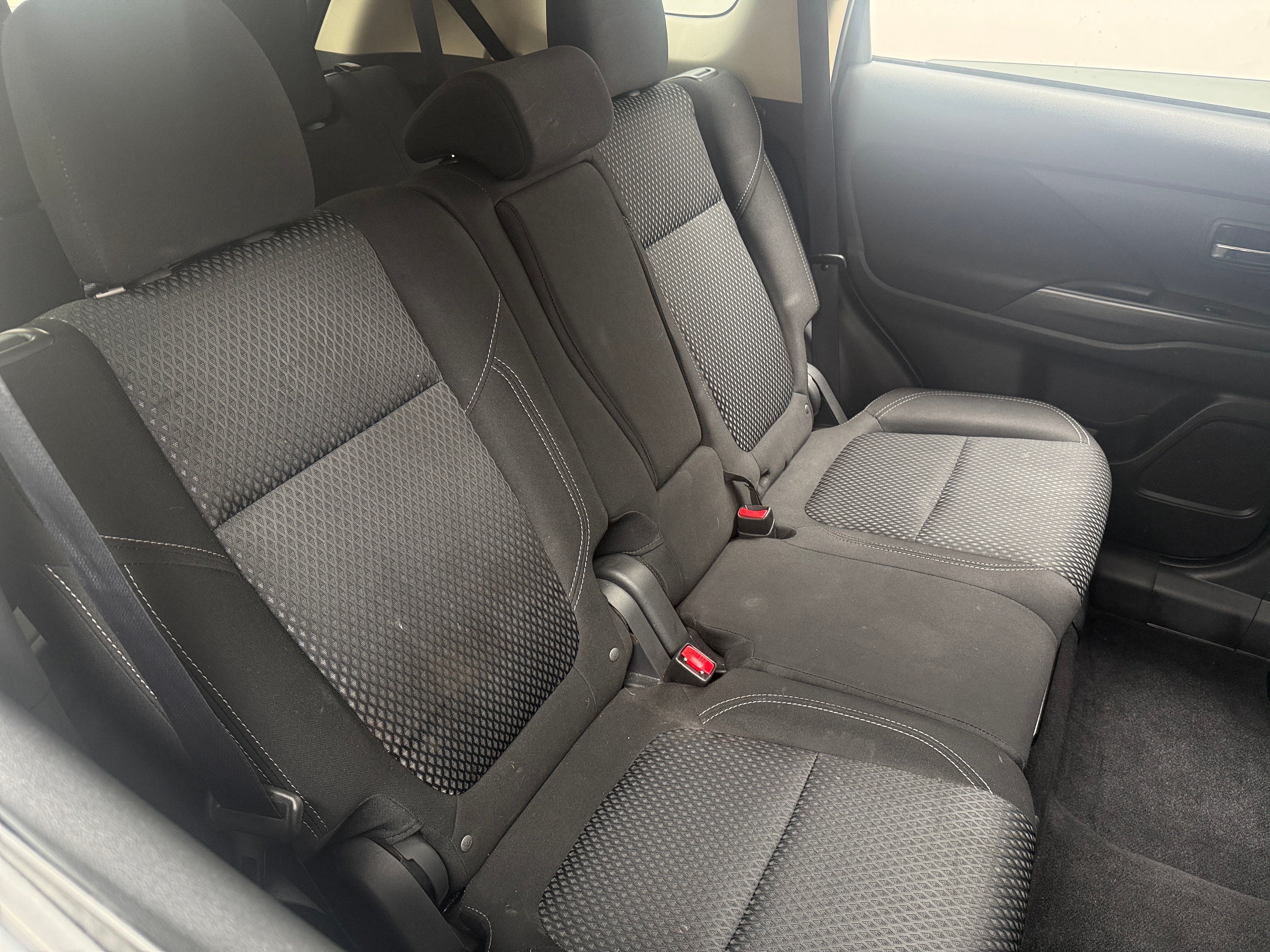 Used 2020 Mitsubishi Outlander ES with VIN JA4AZ3A30LZ007321 for sale in Pewaukee, WI