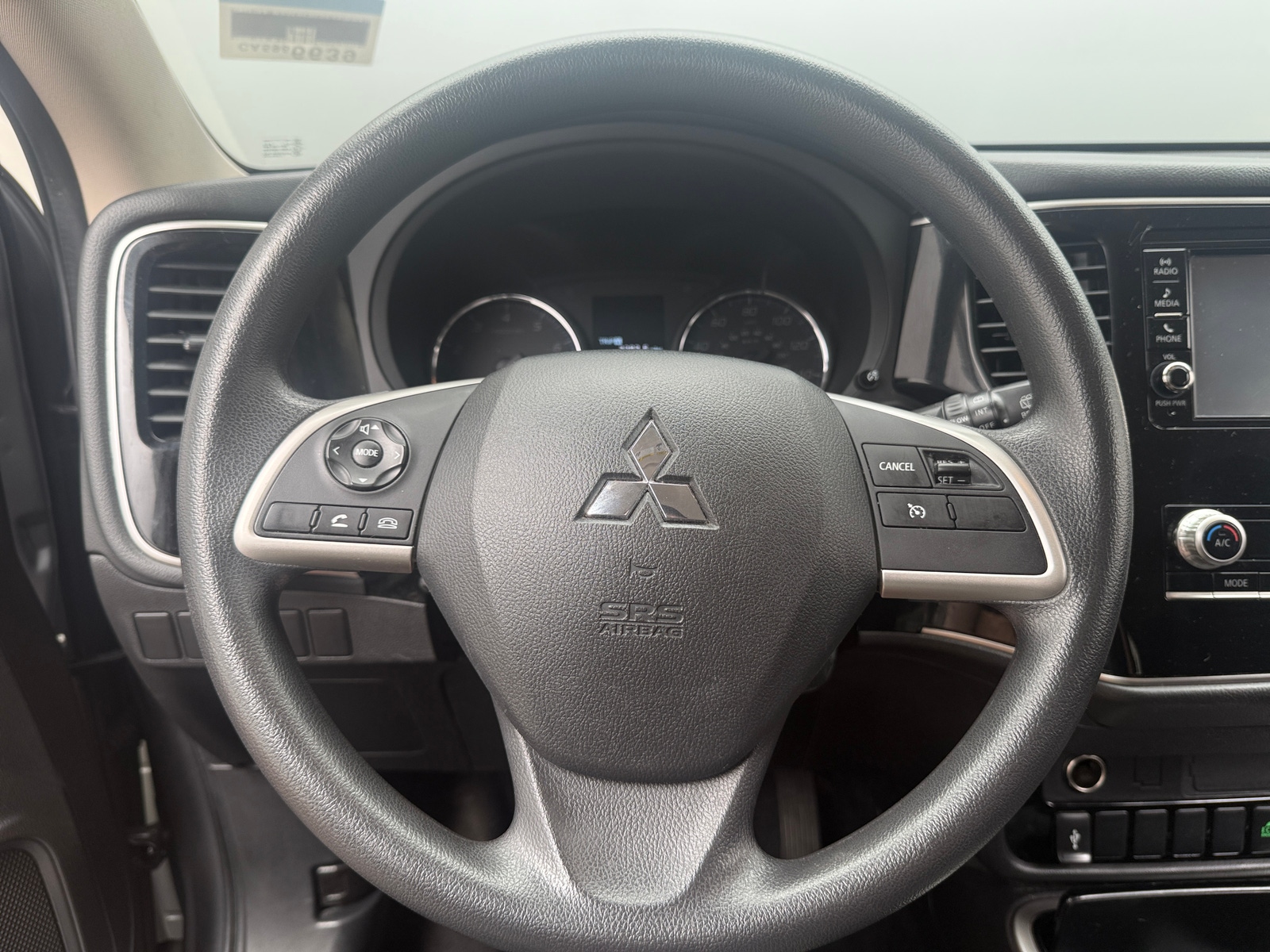 Thumbnail: 2020 Mitsubishi Outlander - 5