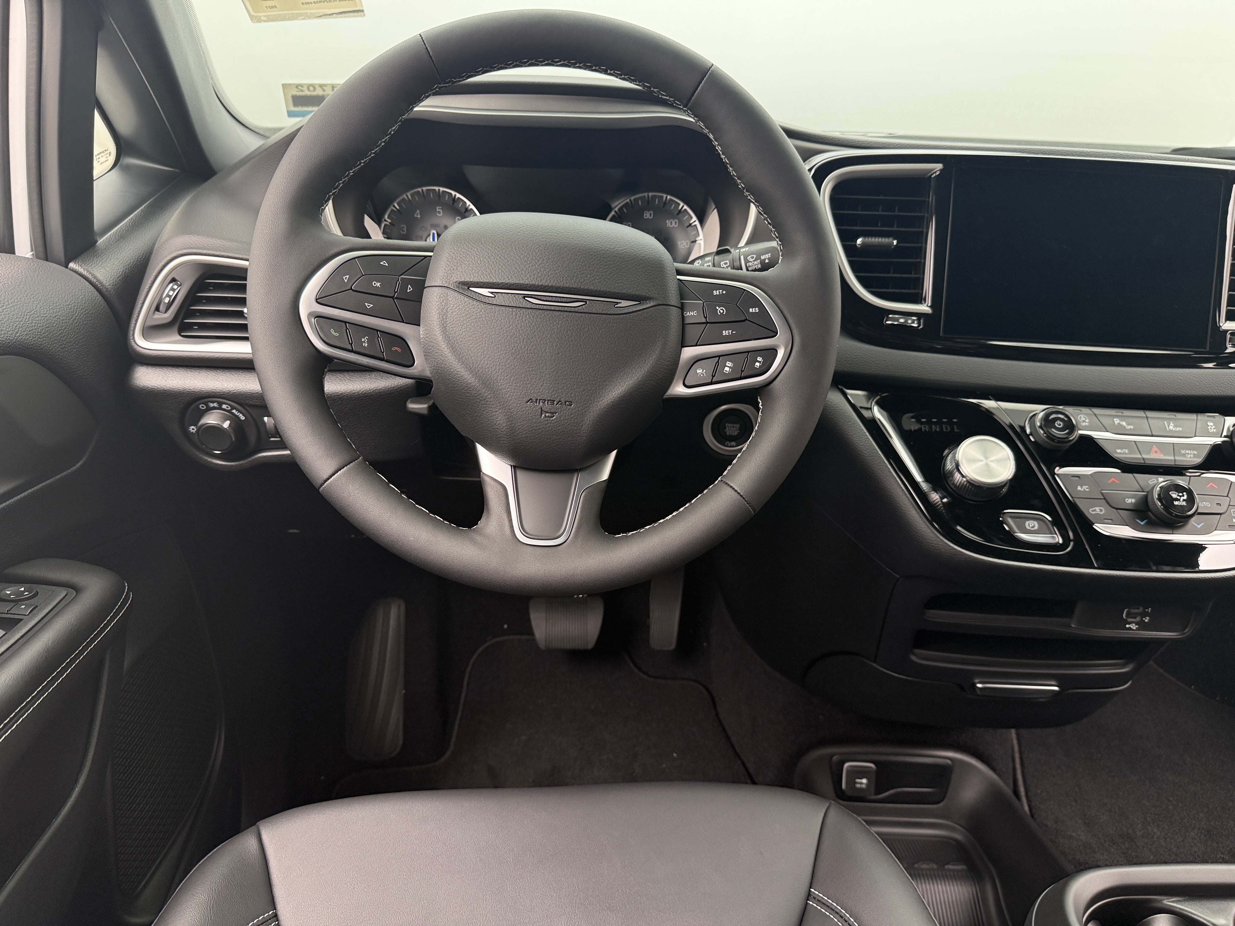 2027 Chrysler Voyager LX