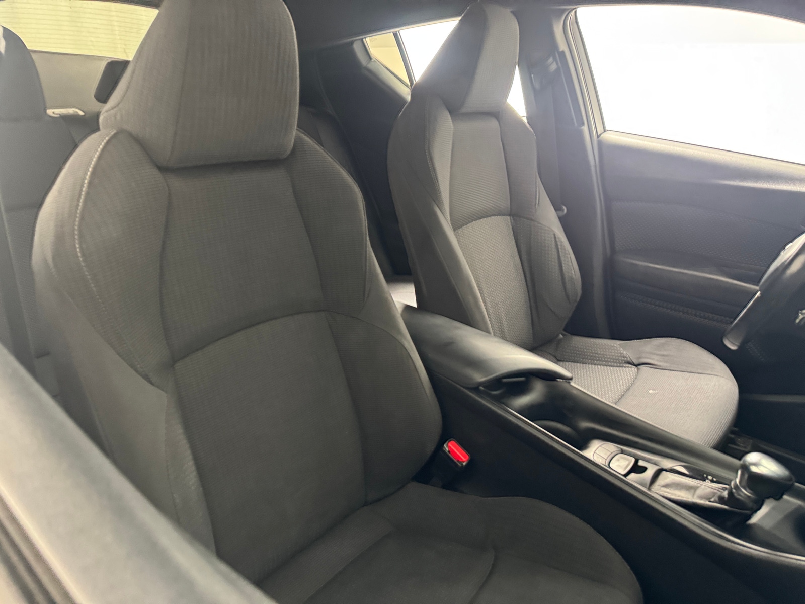 Thumbnail: 2018 Toyota C-HR - 2
