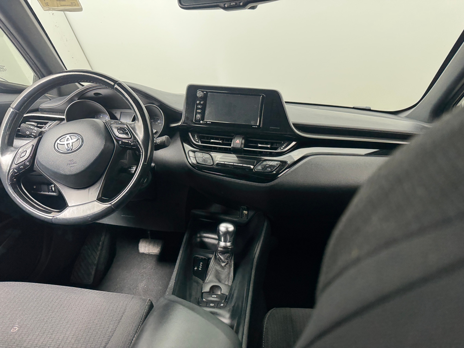 Thumbnail: 2018 Toyota C-HR - 3