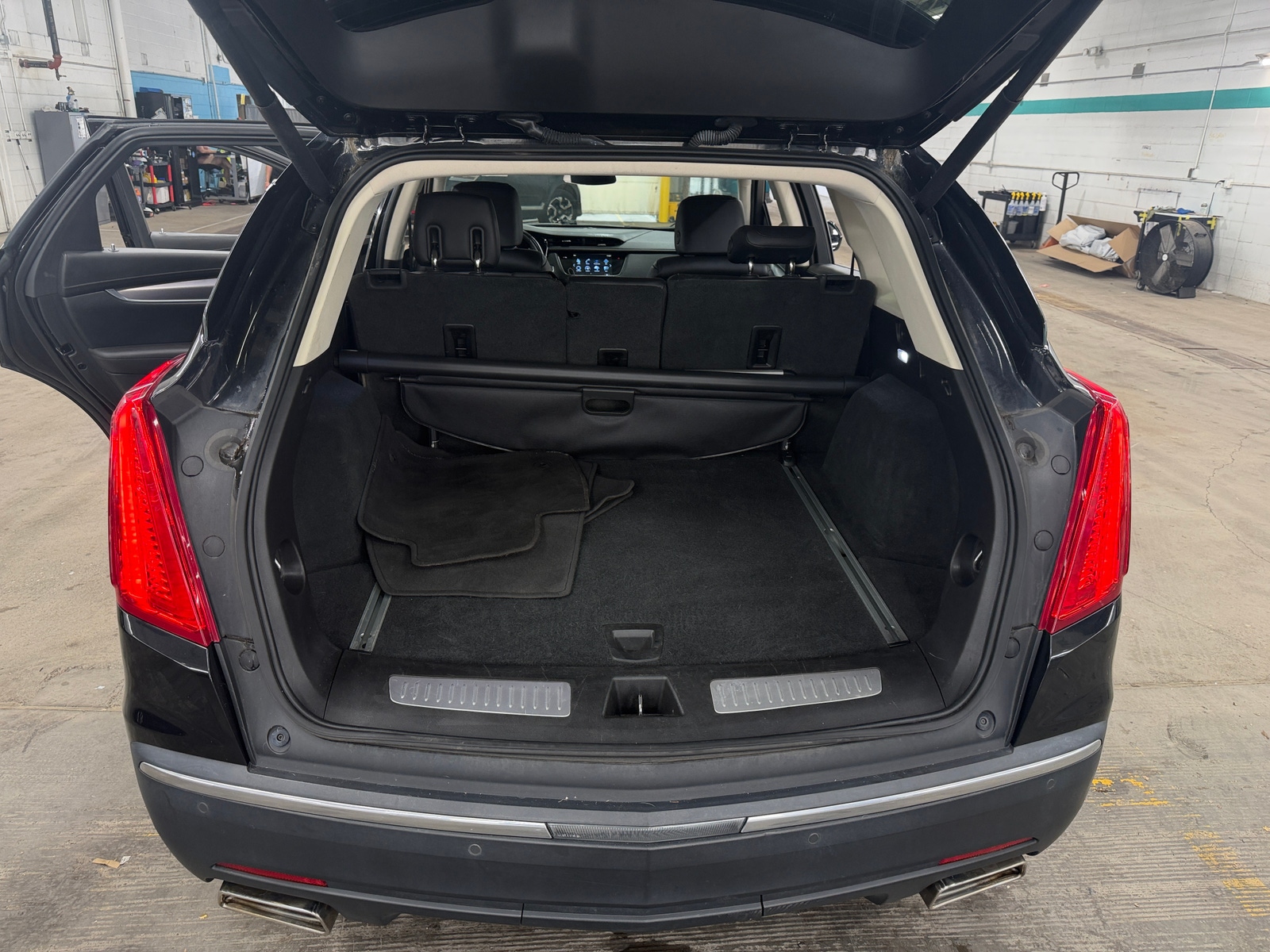 Thumbnail: 2018 Cadillac XT5 - 6
