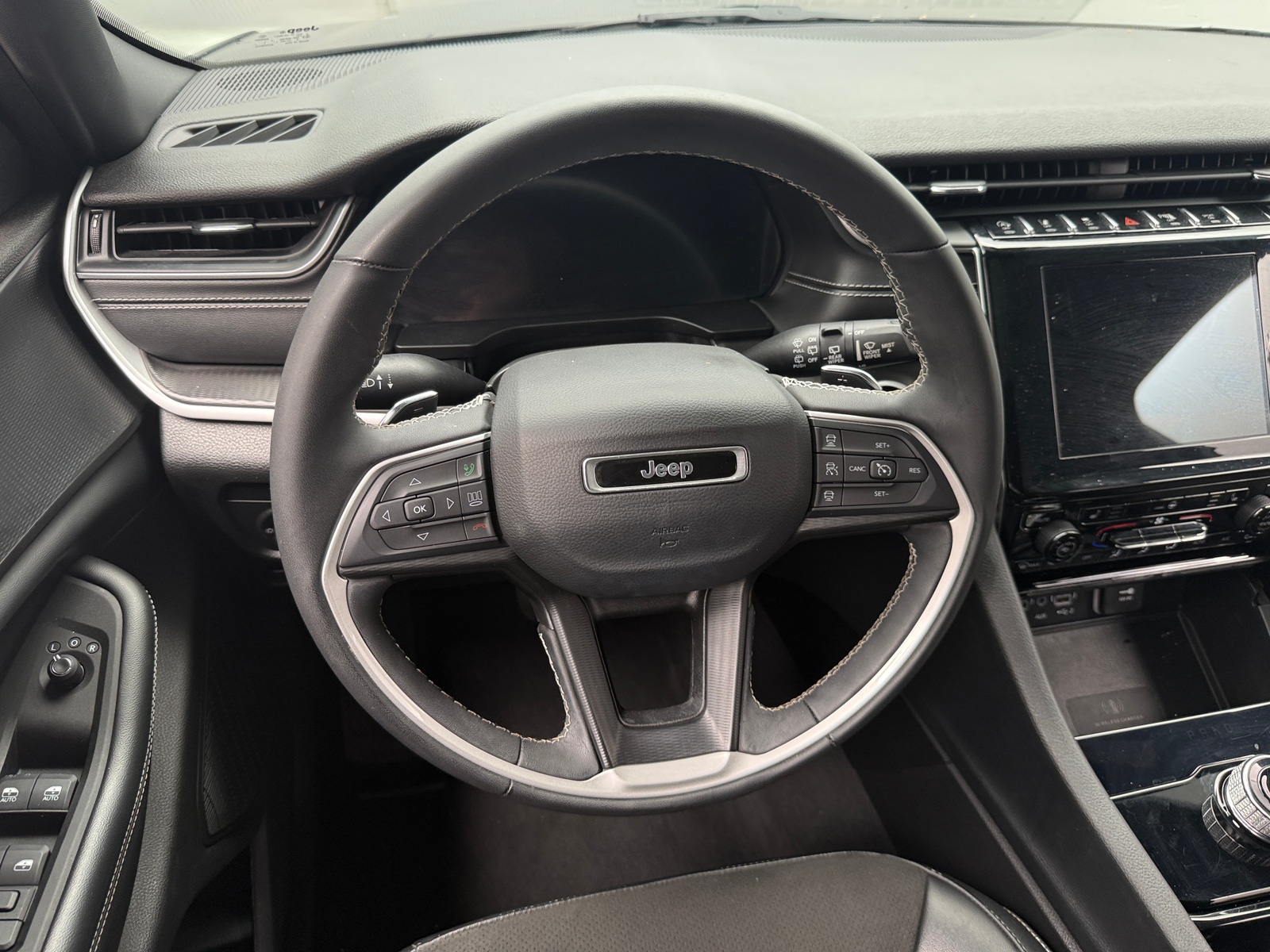 Thumbnail: 2023 Jeep Grand Cherokee L - 4