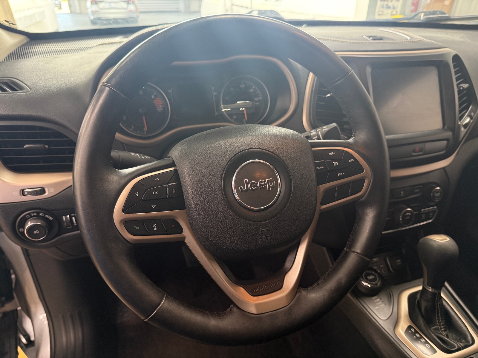 Thumbnail: 2017 Jeep Cherokee - 5