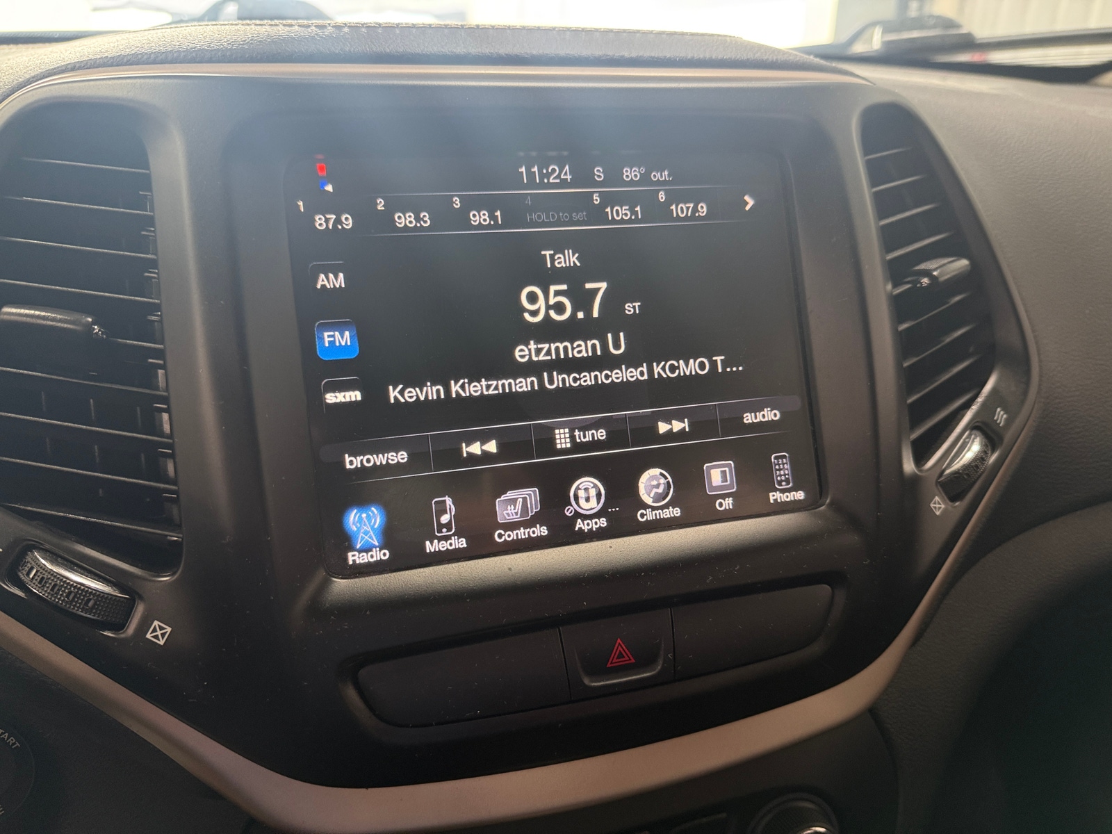 Thumbnail: 2017 Jeep Cherokee - 4