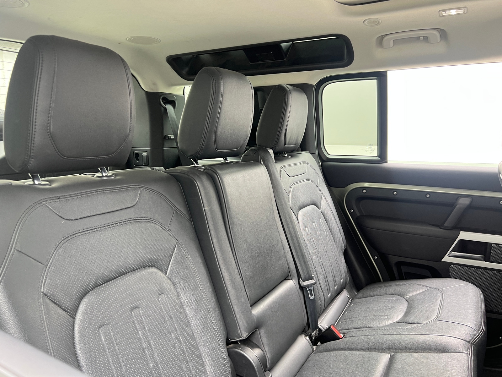 Thumbnail: 2022 Land Rover Defender - 6